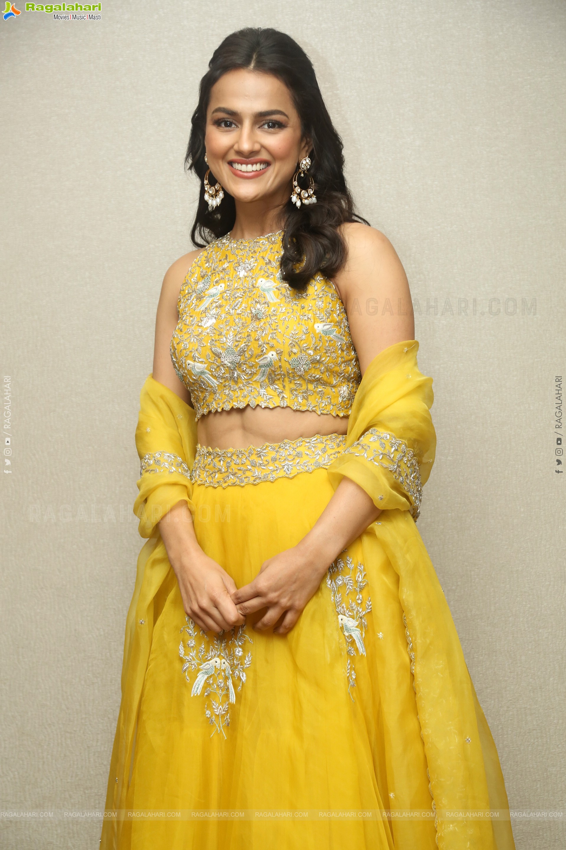 Shraddha Srinath at Daaku Maharaaj Pre Release Event, HD Gallery