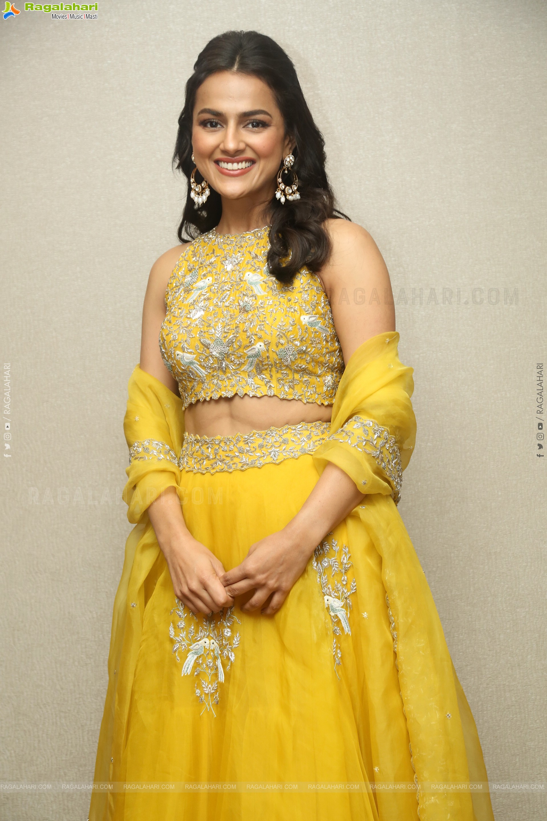 Shraddha Srinath at Daaku Maharaaj Pre Release Event, HD Gallery