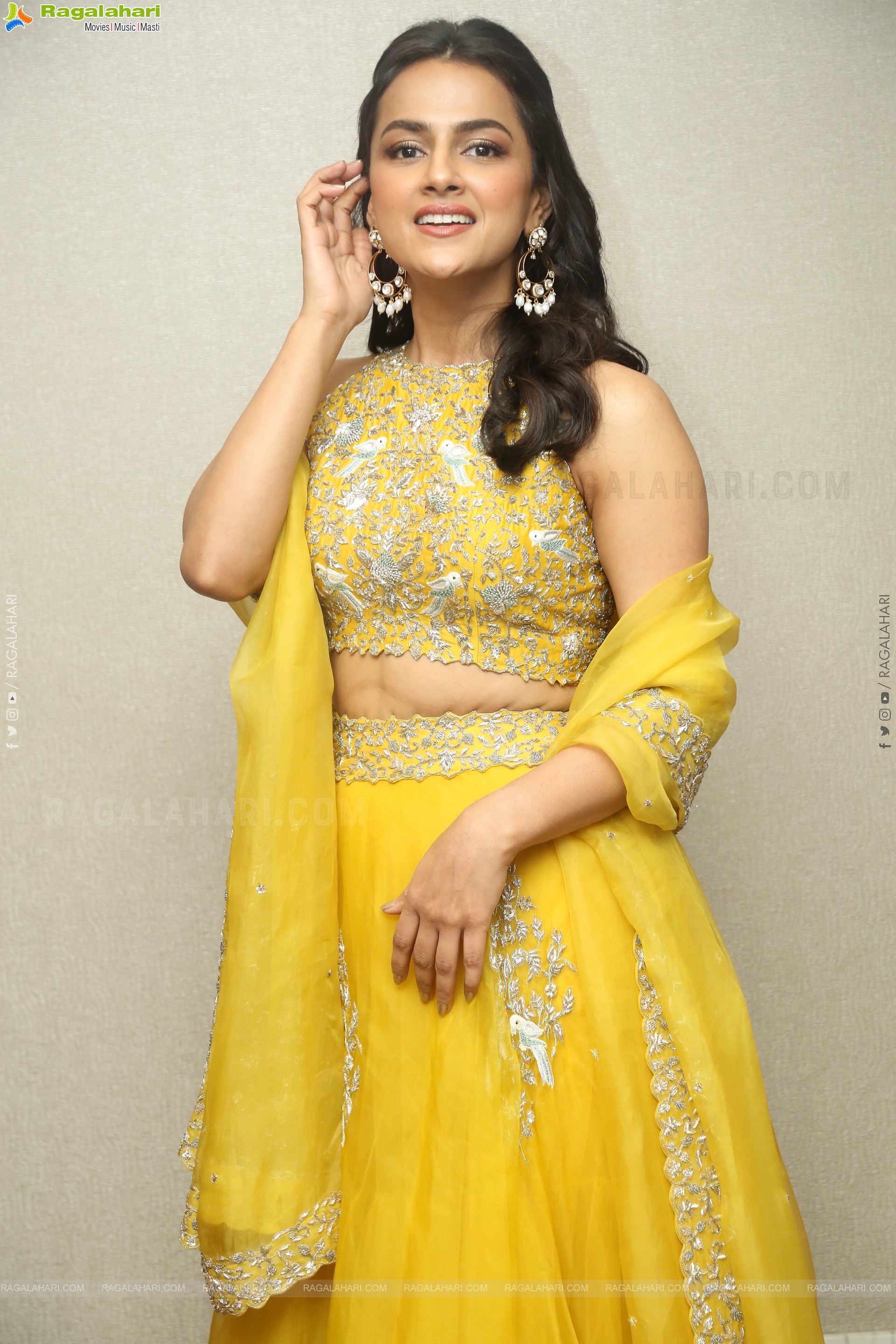 Shraddha Srinath at Daaku Maharaaj Pre Release Event, HD Gallery