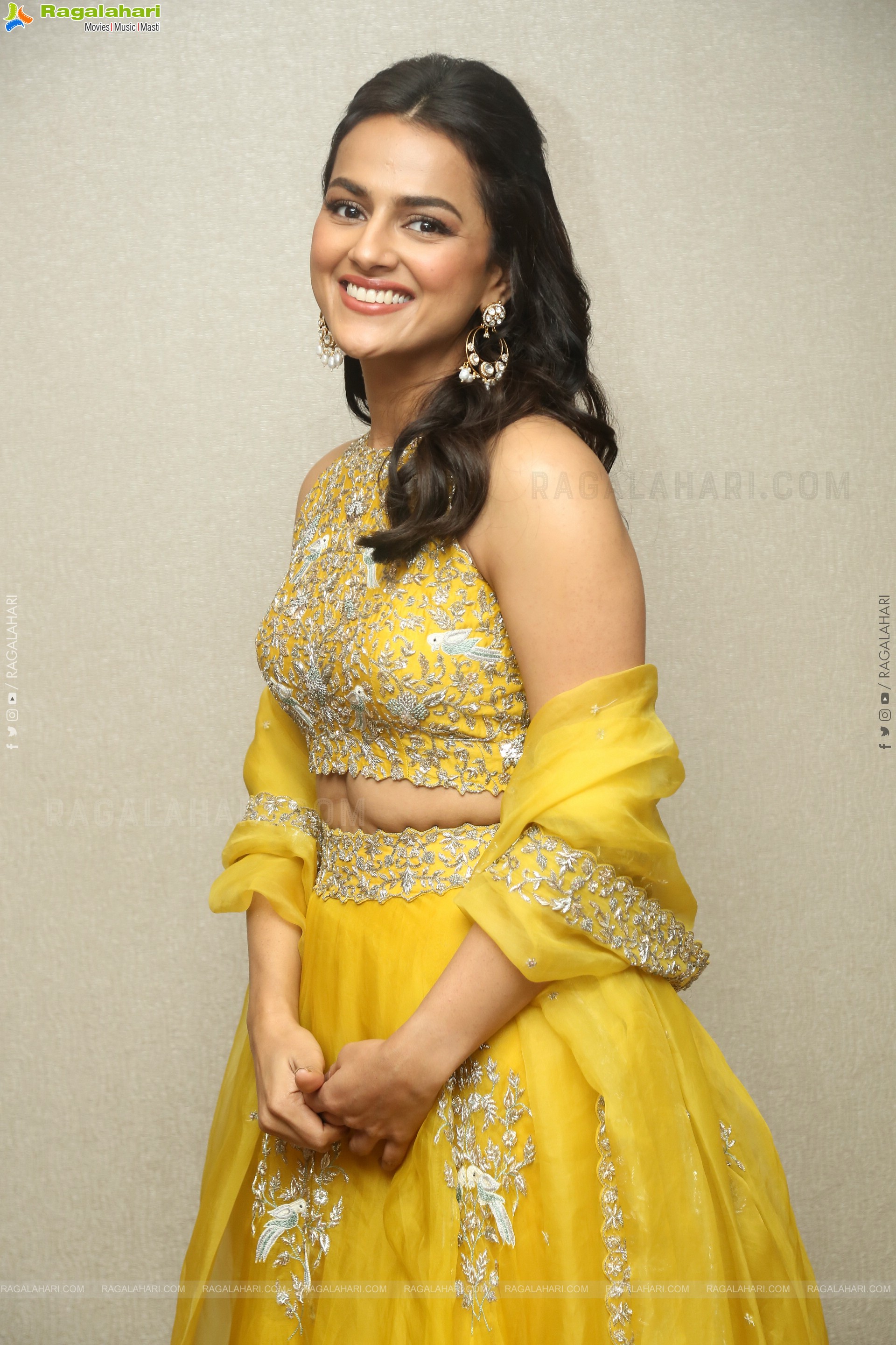 Shraddha Srinath at Daaku Maharaaj Pre Release Event, HD Gallery