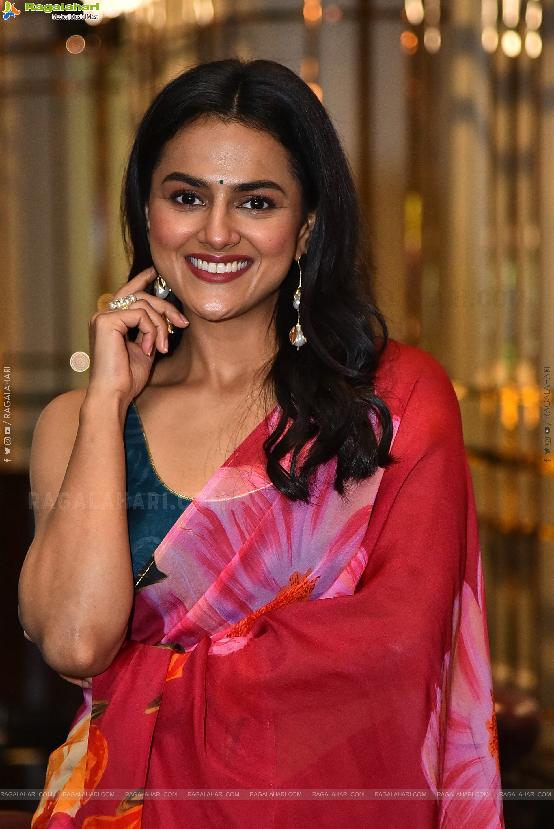 Shraddha Srinath at Daaku Maharaaj Press Meet, HD Gallery