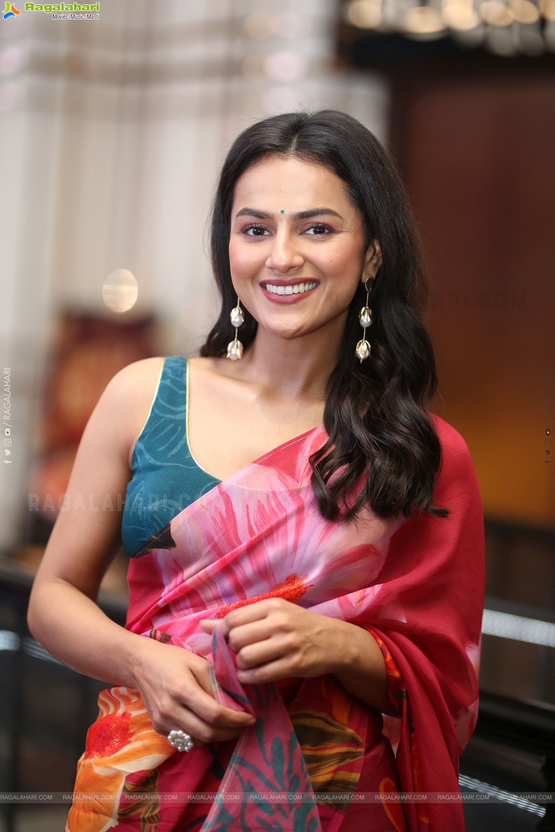 Shraddha Srinath at Daaku Maharaaj Press Meet, HD Gallery