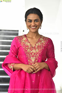 Shraddha Srinath Latest Stills, HD Gallery 