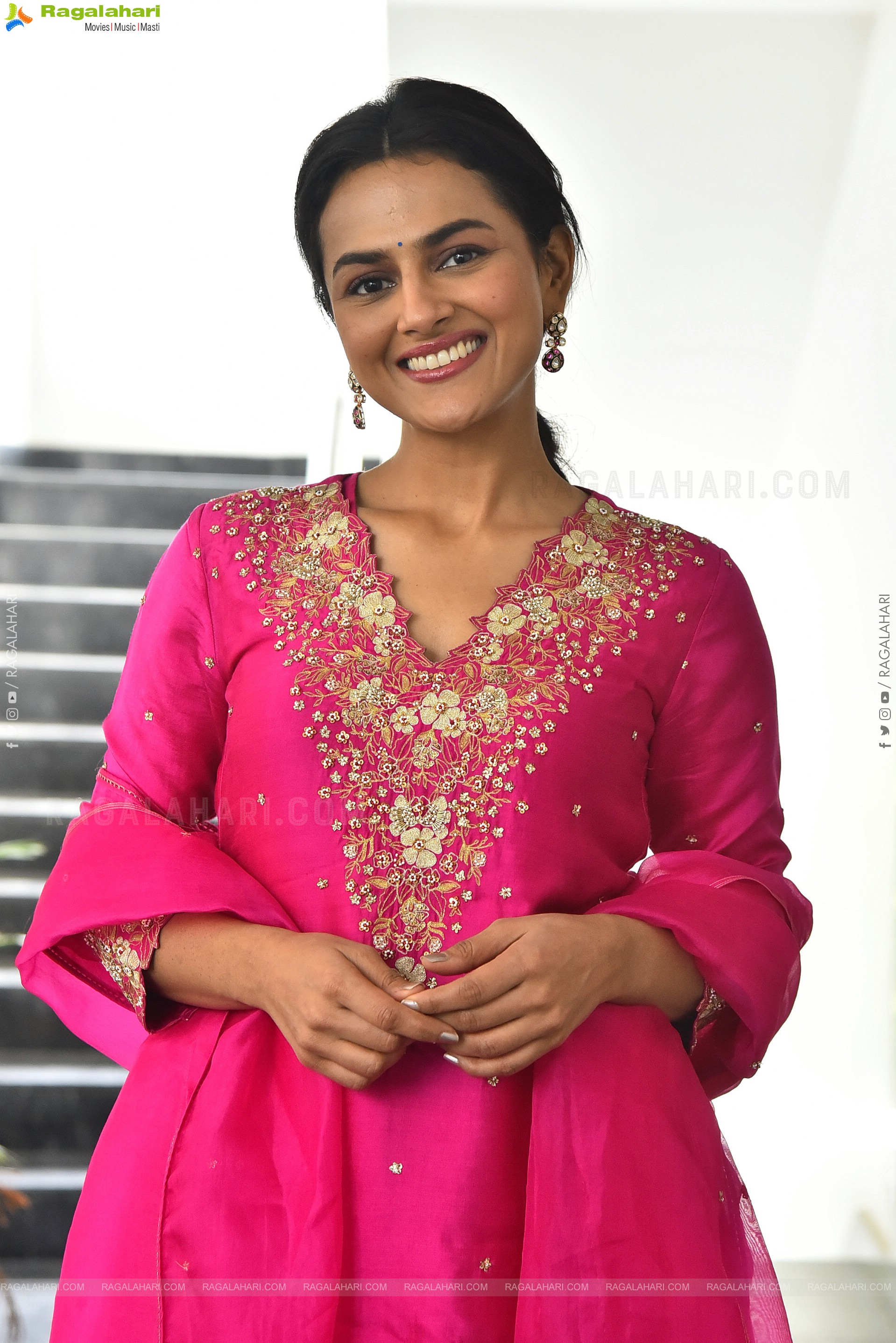 Shraddha Srinath Latest Stills, HD Gallery