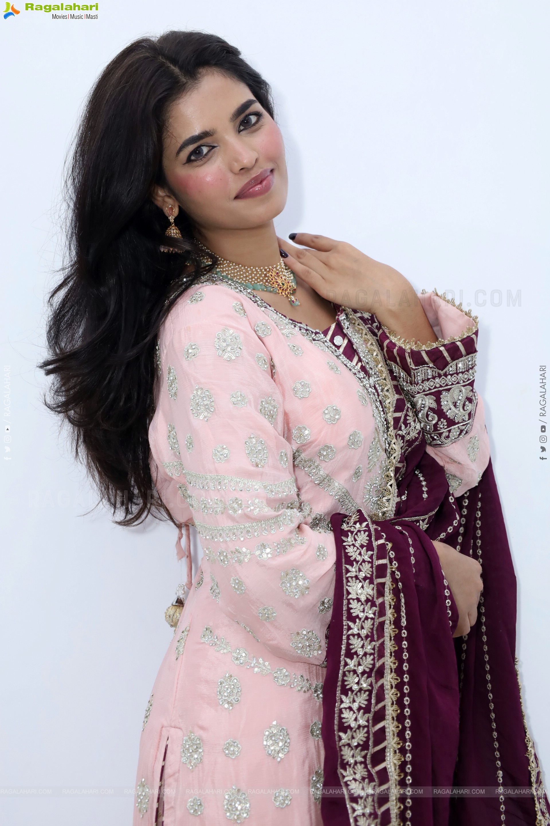 Urmila Chauhan New HD Stills, Photo Gallery