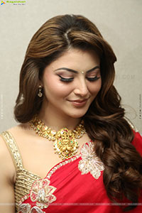 Urvashi Rautela at Daaku Maharaaj Release Press Meet 