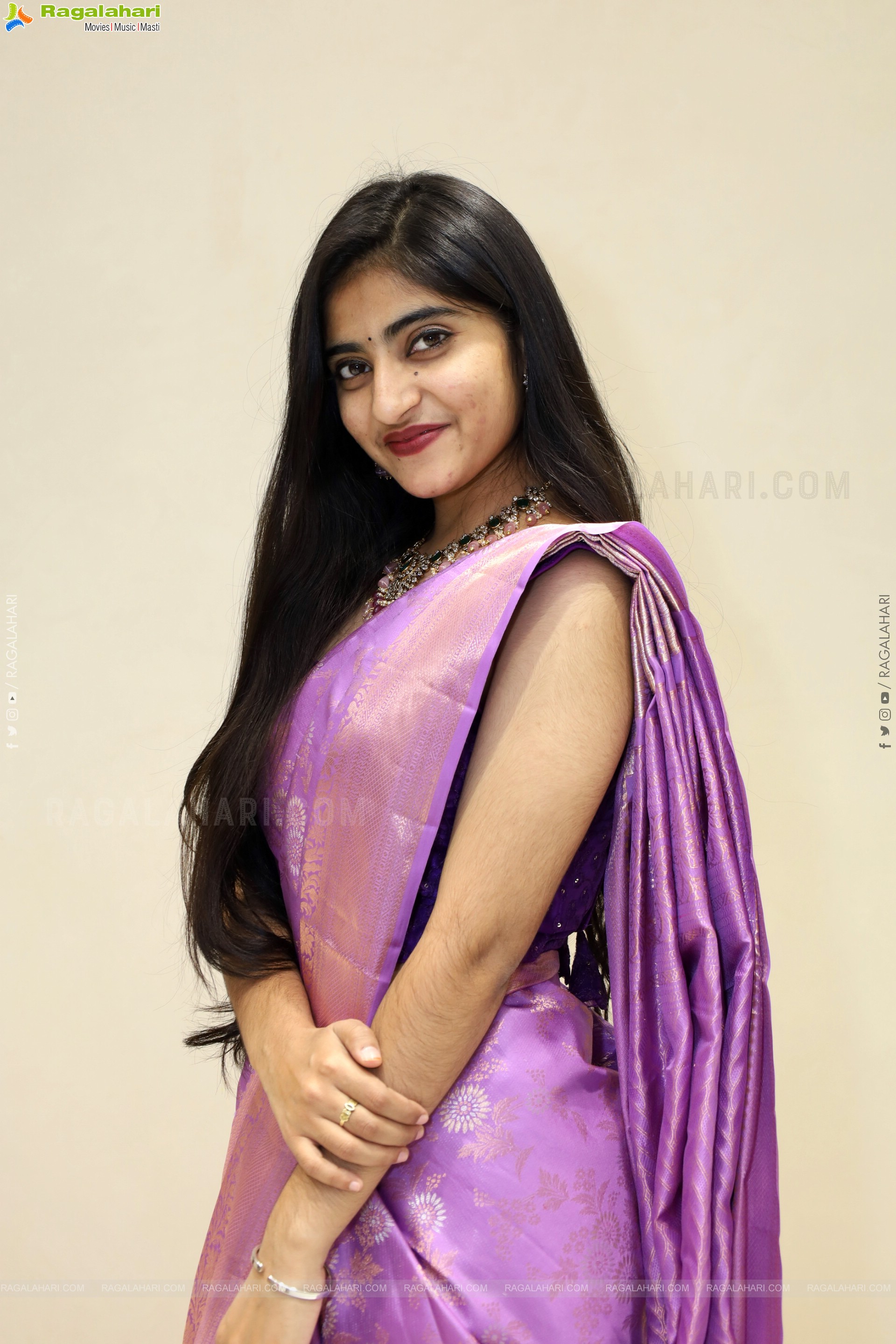 Vandana Chauhan Latest Saree Stills, HD Gallery