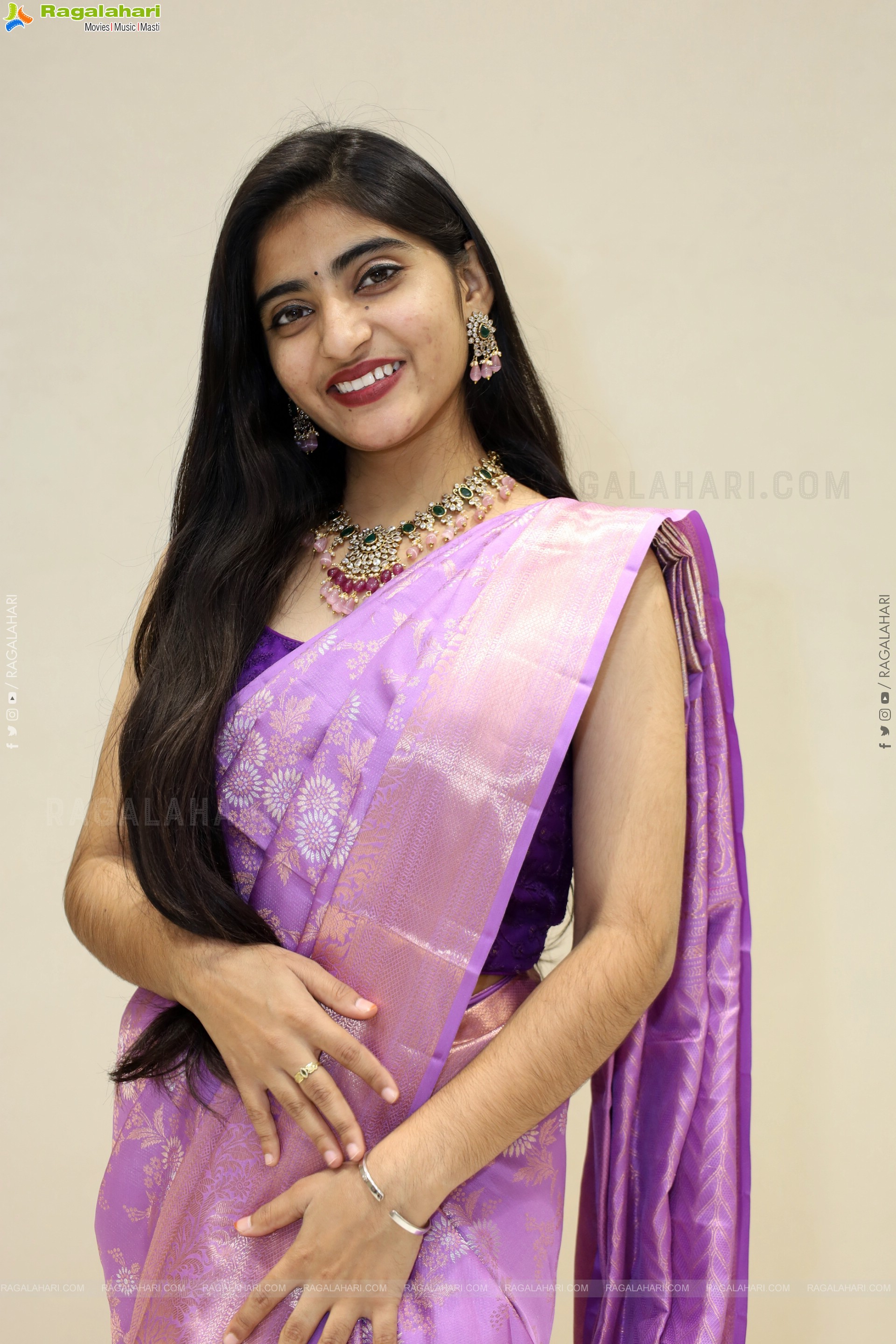 Vandana Chauhan Latest Saree Stills, HD Gallery