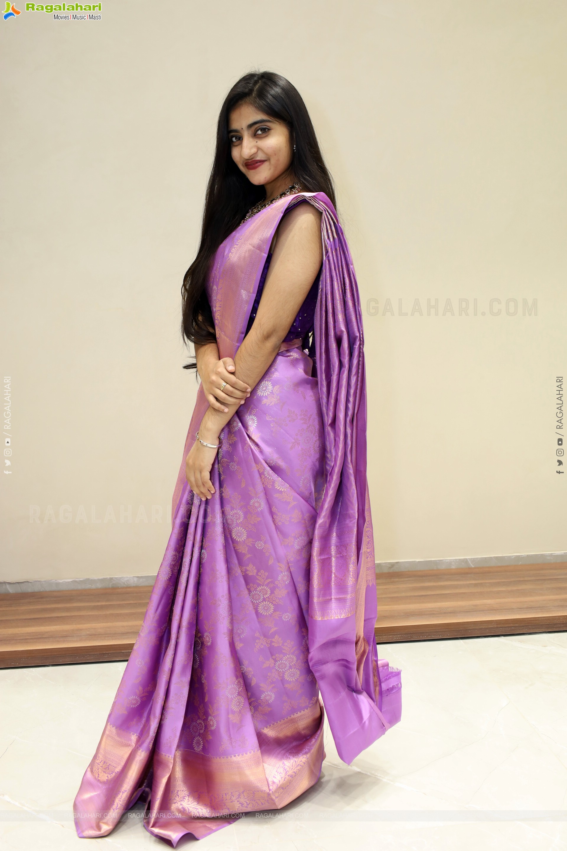 Vandana Chauhan Latest Saree Stills, HD Gallery