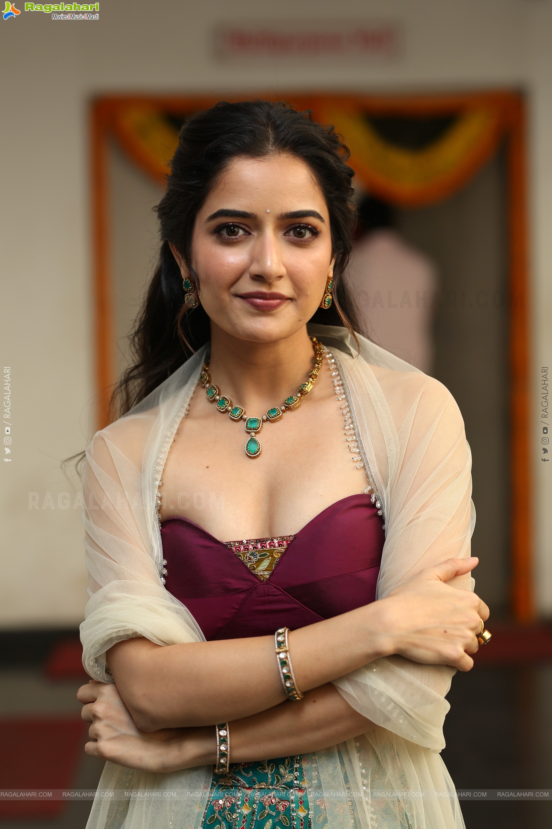 Ashika Ranganath at Bhartha Mahasayulaku Wignyapthi Interview, HD Gallery