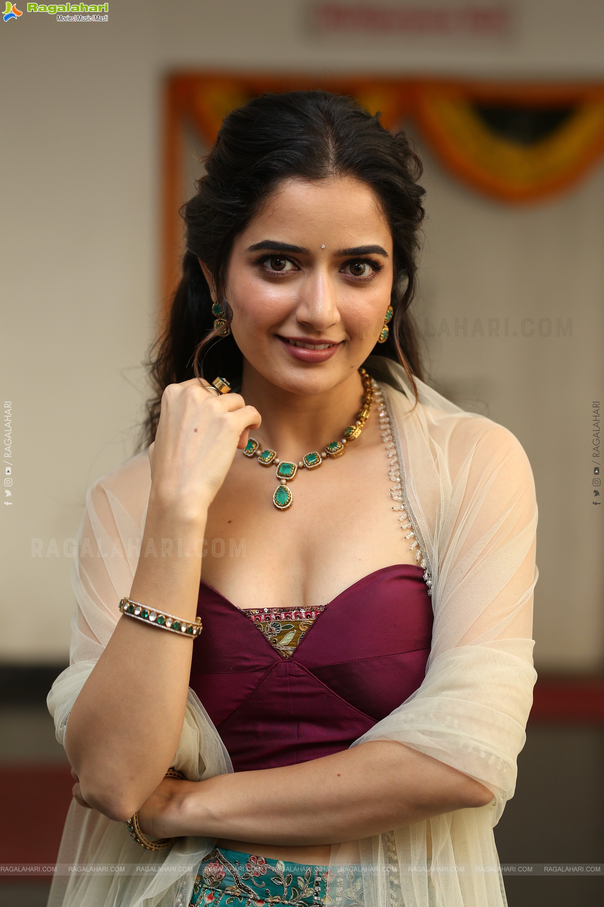 Ashika Ranganath at Bhartha Mahasayulaku Wignyapthi Interview, HD Gallery