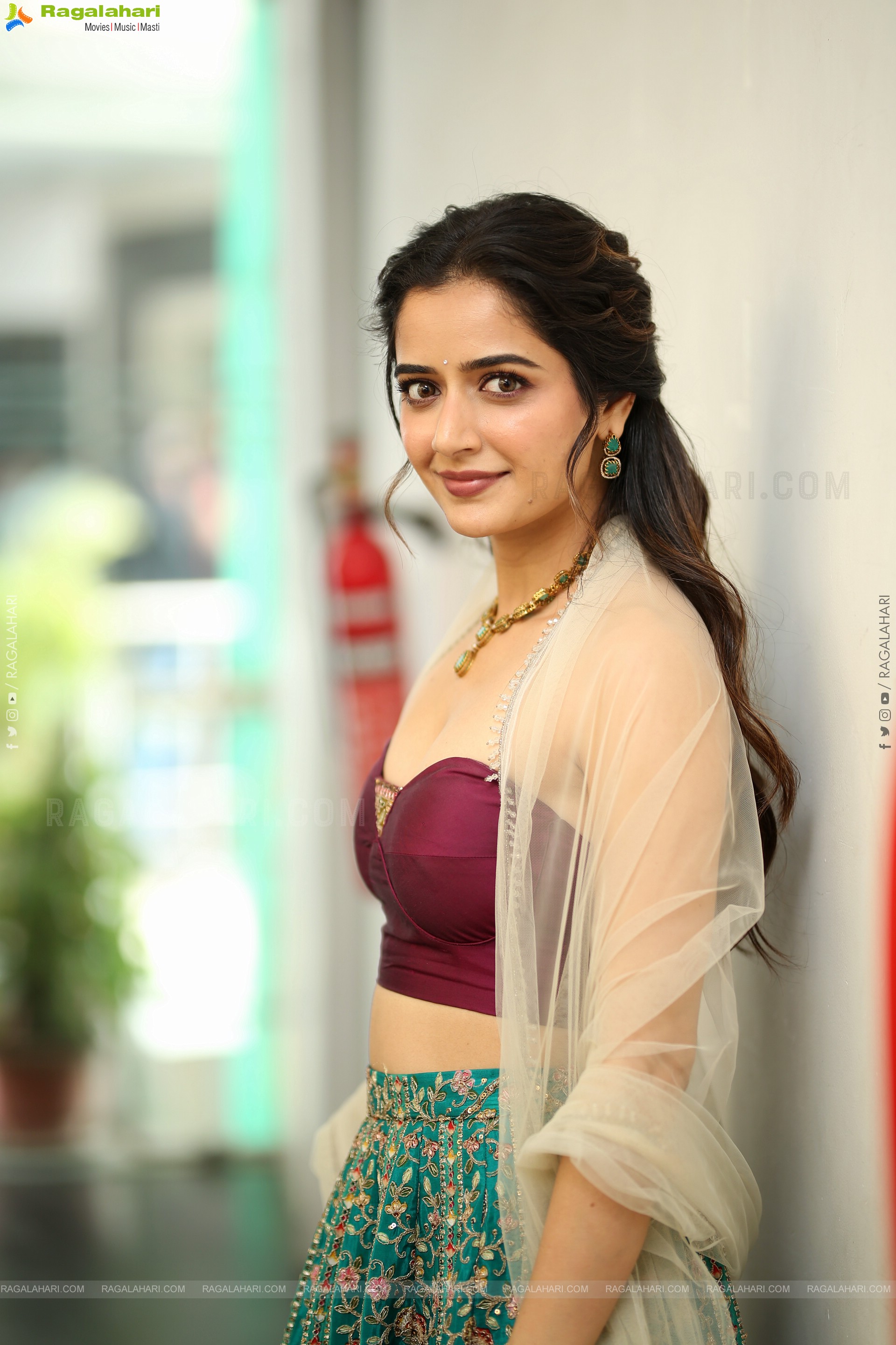 Ashika Ranganath at Bhartha Mahasayulaku Wignyapthi Interview, HD Gallery