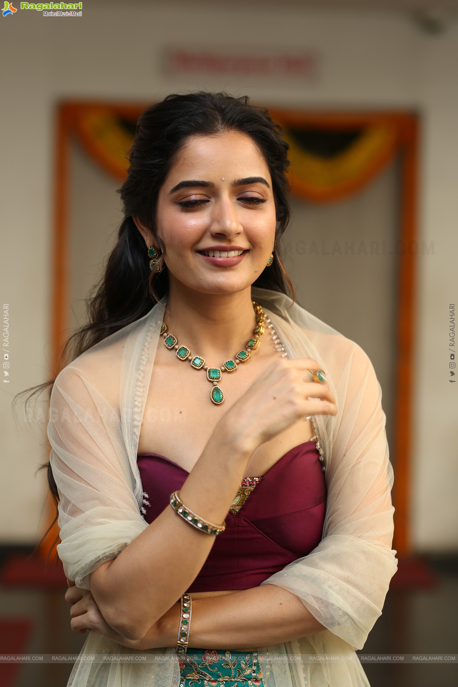 Ashika Ranganath at Bhartha Mahasayulaku Wignyapthi Interview, HD Gallery