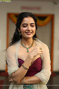 Ashika Ranganath at Bhartha Mahasayulaku Wignyapthi Intervie