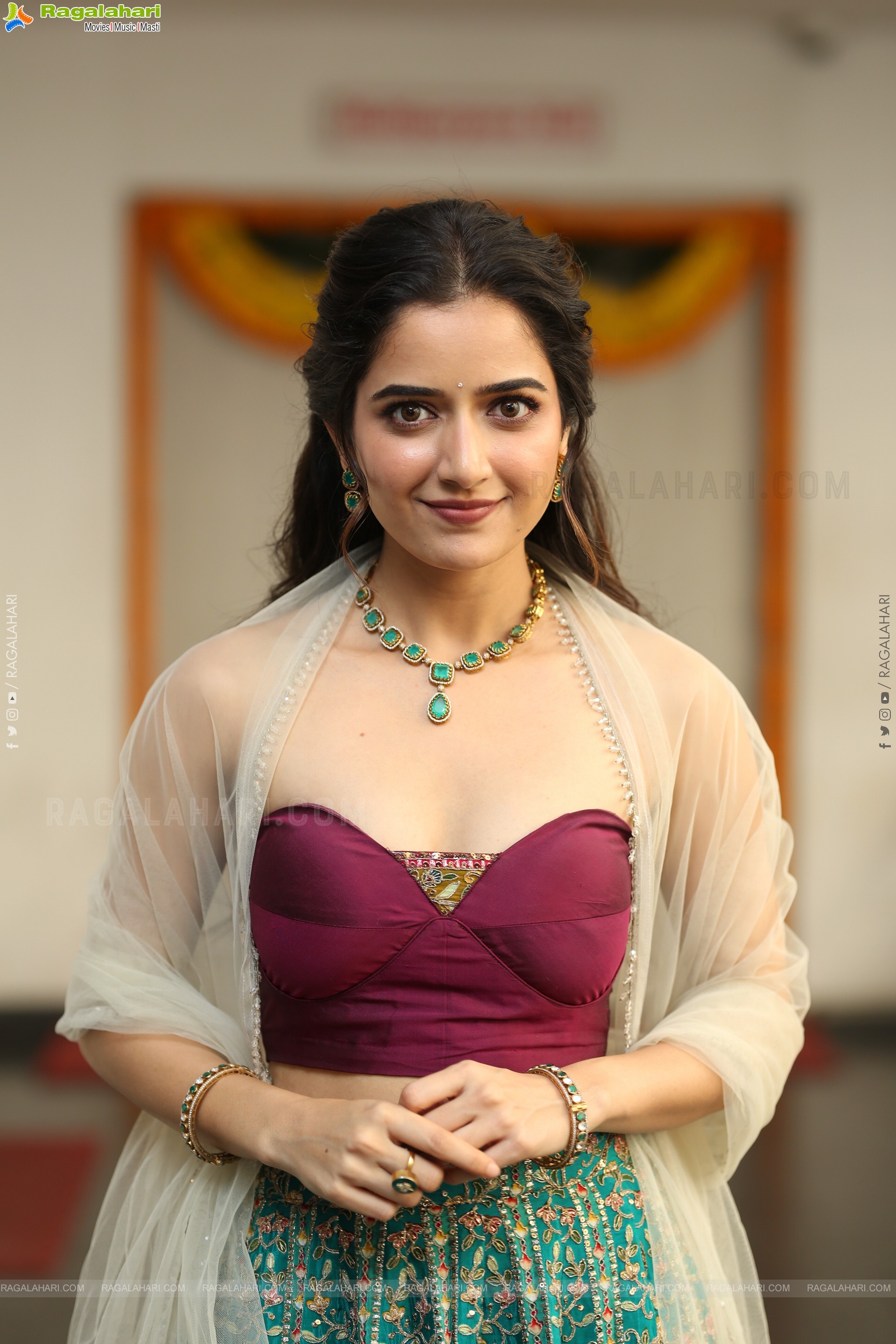 Ashika Ranganath at Bhartha Mahasayulaku Wignyapthi Interview, HD Gallery