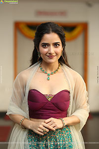 Ashika Ranganath at Bhartha Mahasayulaku Wignyapthi Intervie