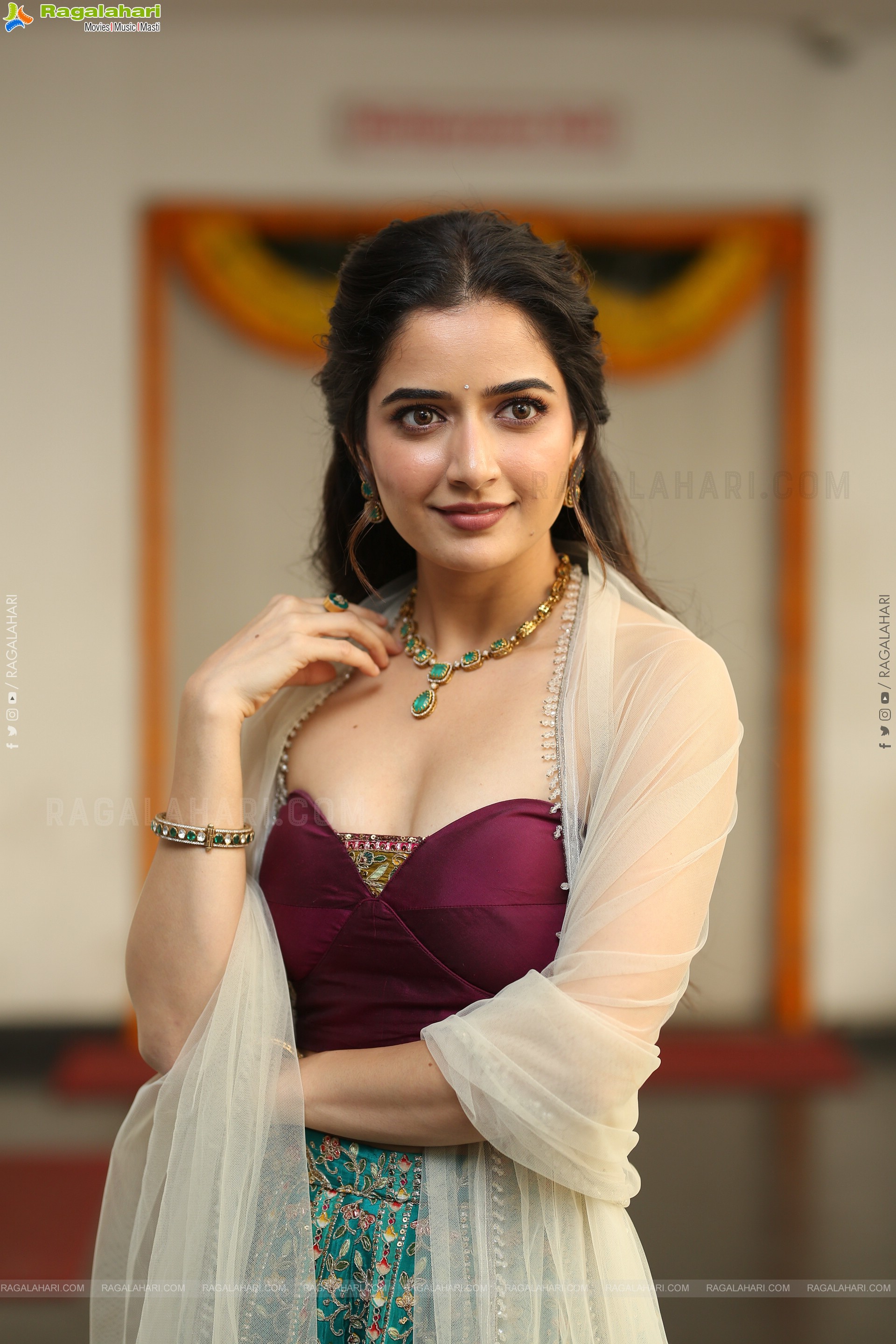 Ashika Ranganath at Bhartha Mahasayulaku Wignyapthi Interview, HD Gallery