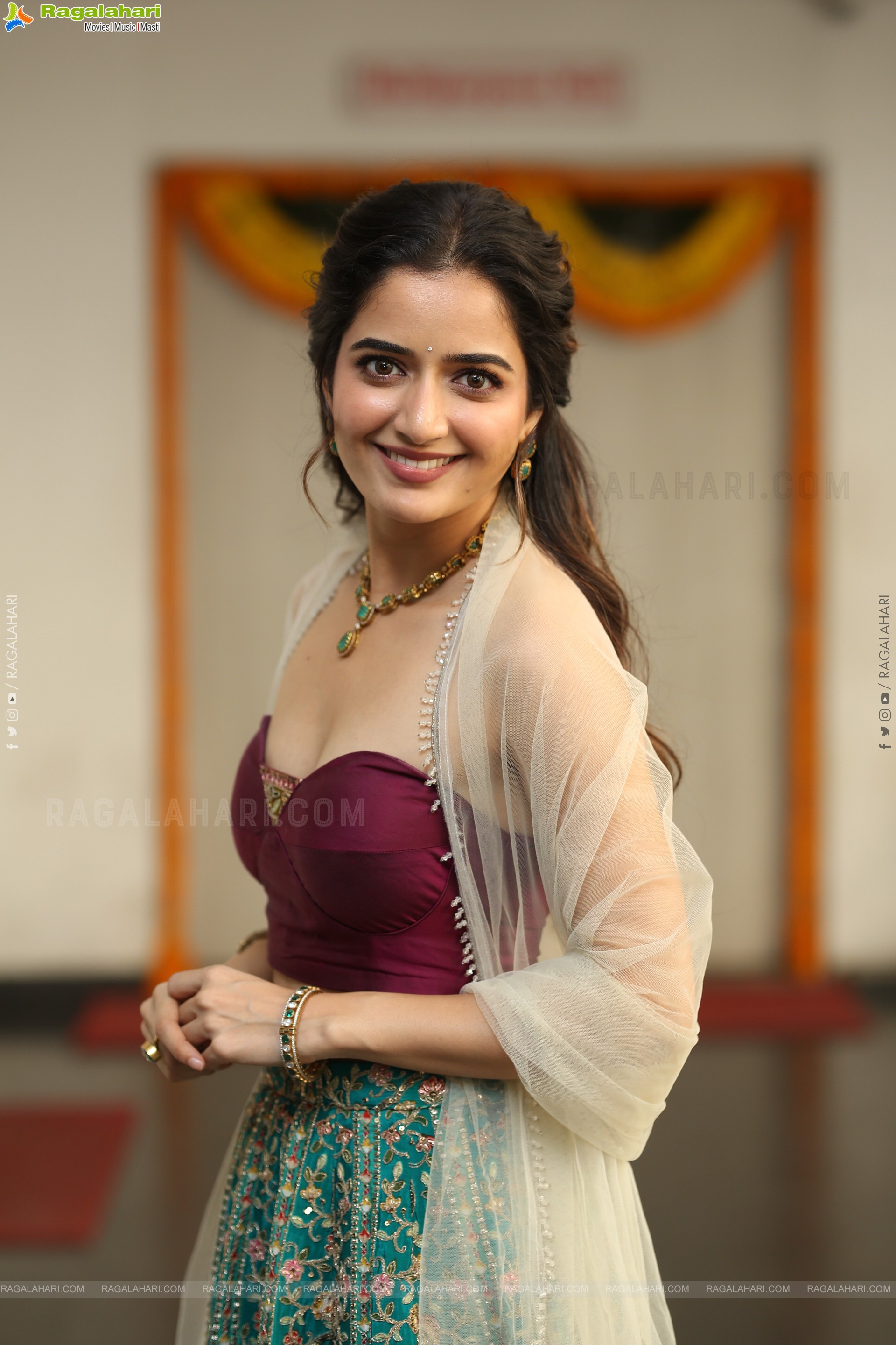 Ashika Ranganath at Bhartha Mahasayulaku Wignyapthi Interview, HD Gallery