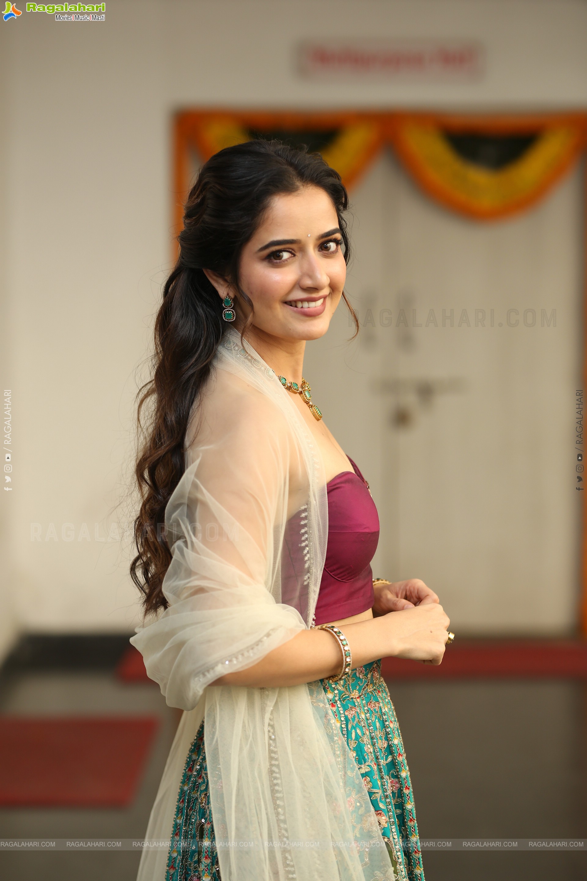 Ashika Ranganath at Bhartha Mahasayulaku Wignyapthi Interview, HD Gallery