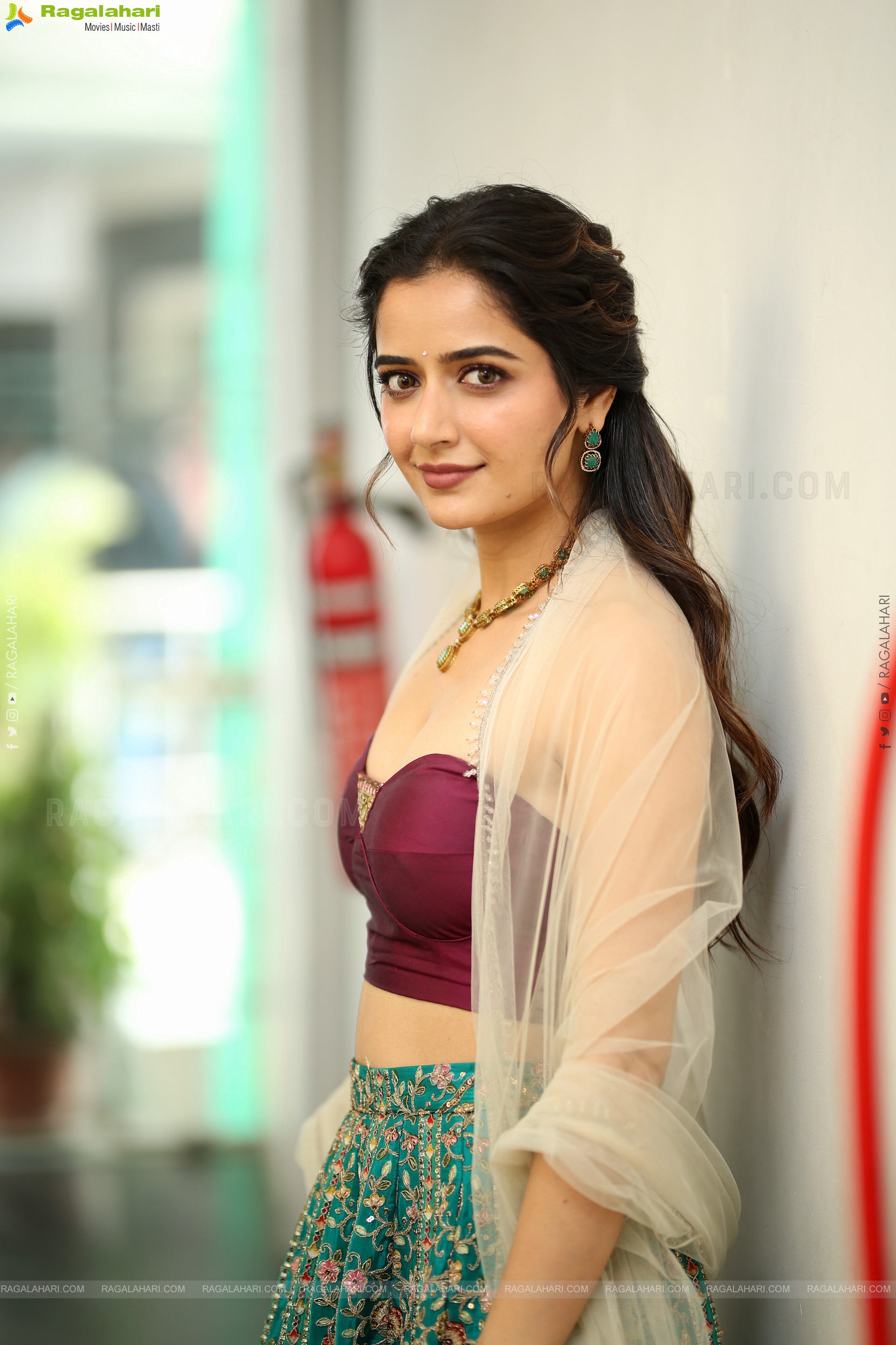 Ashika Ranganath at Bhartha Mahasayulaku Wignyapthi Interview, HD Gallery