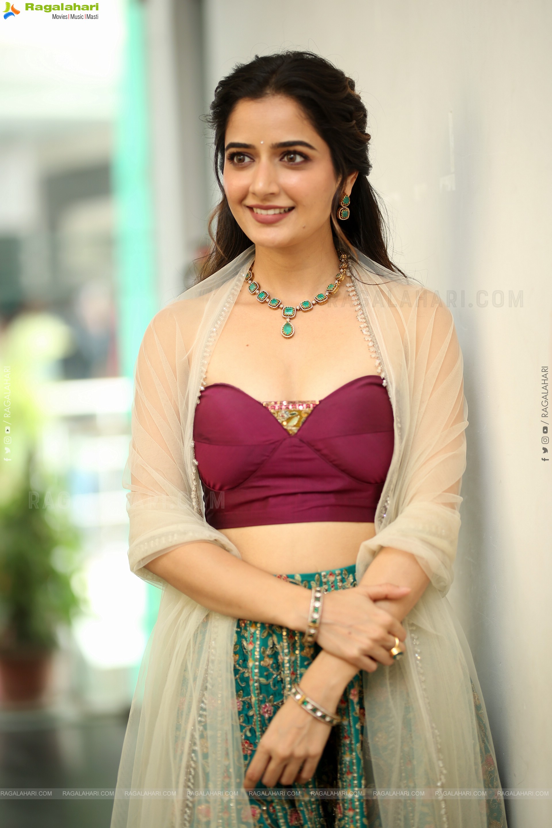 Ashika Ranganath at Bhartha Mahasayulaku Wignyapthi Interview, HD Gallery