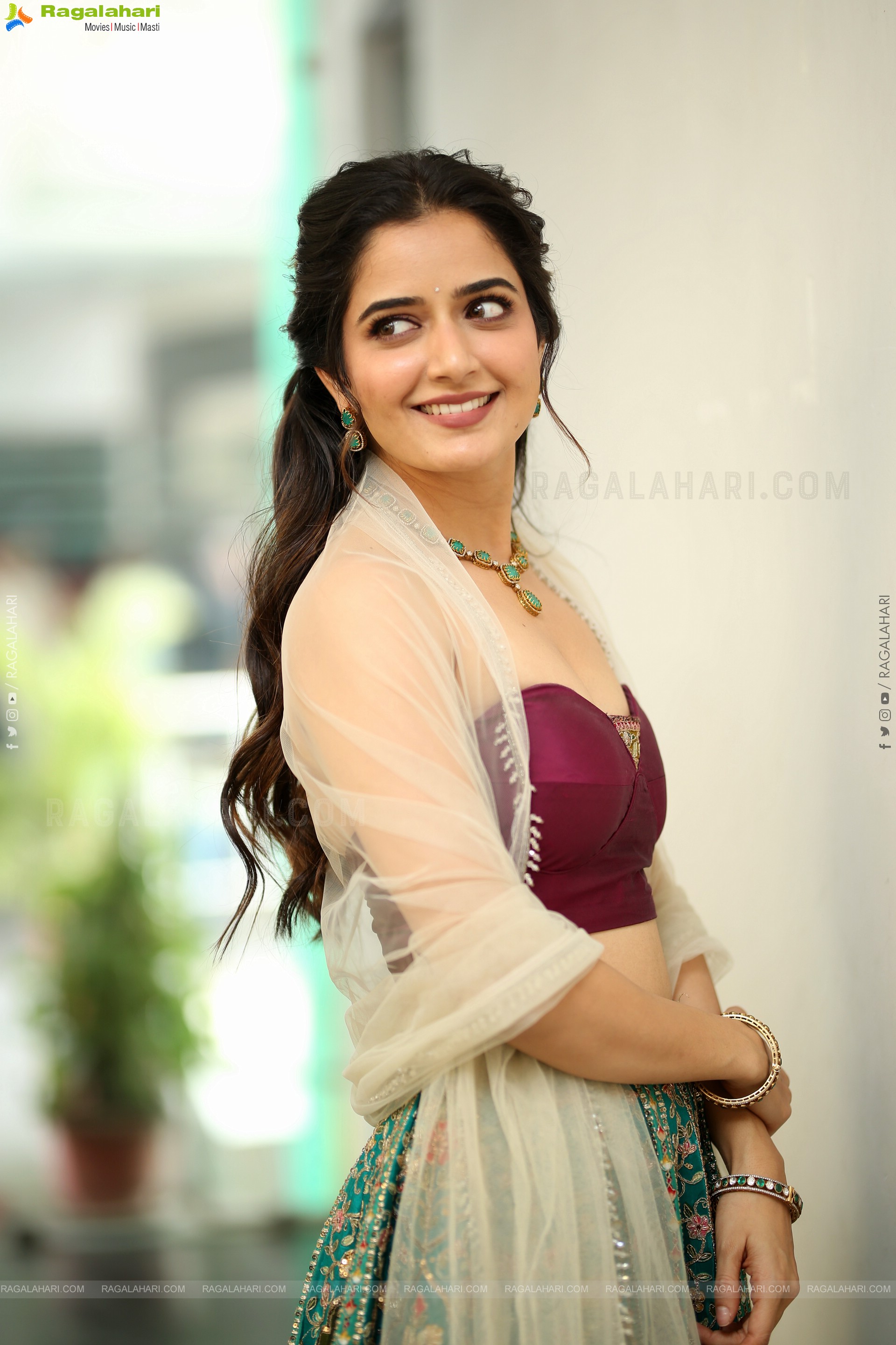 Ashika Ranganath at Bhartha Mahasayulaku Wignyapthi Interview, HD Gallery