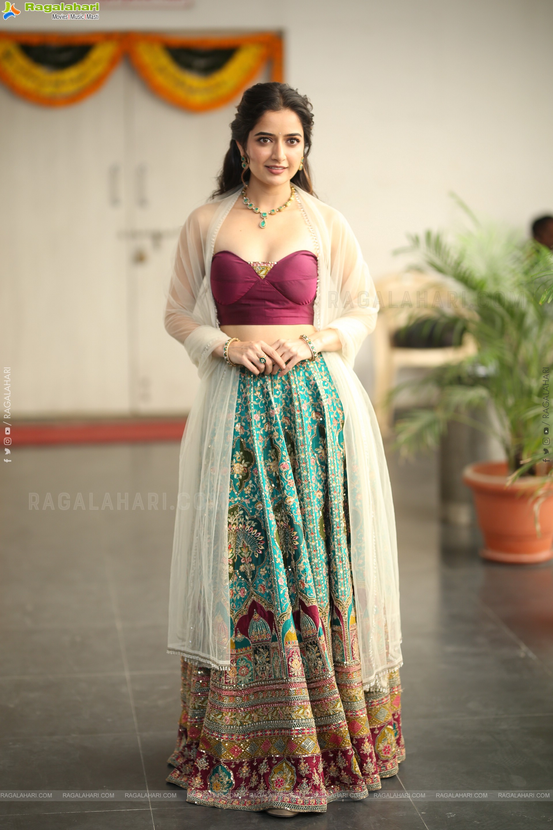 Ashika Ranganath at Bhartha Mahasayulaku Wignyapthi Interview, HD Gallery