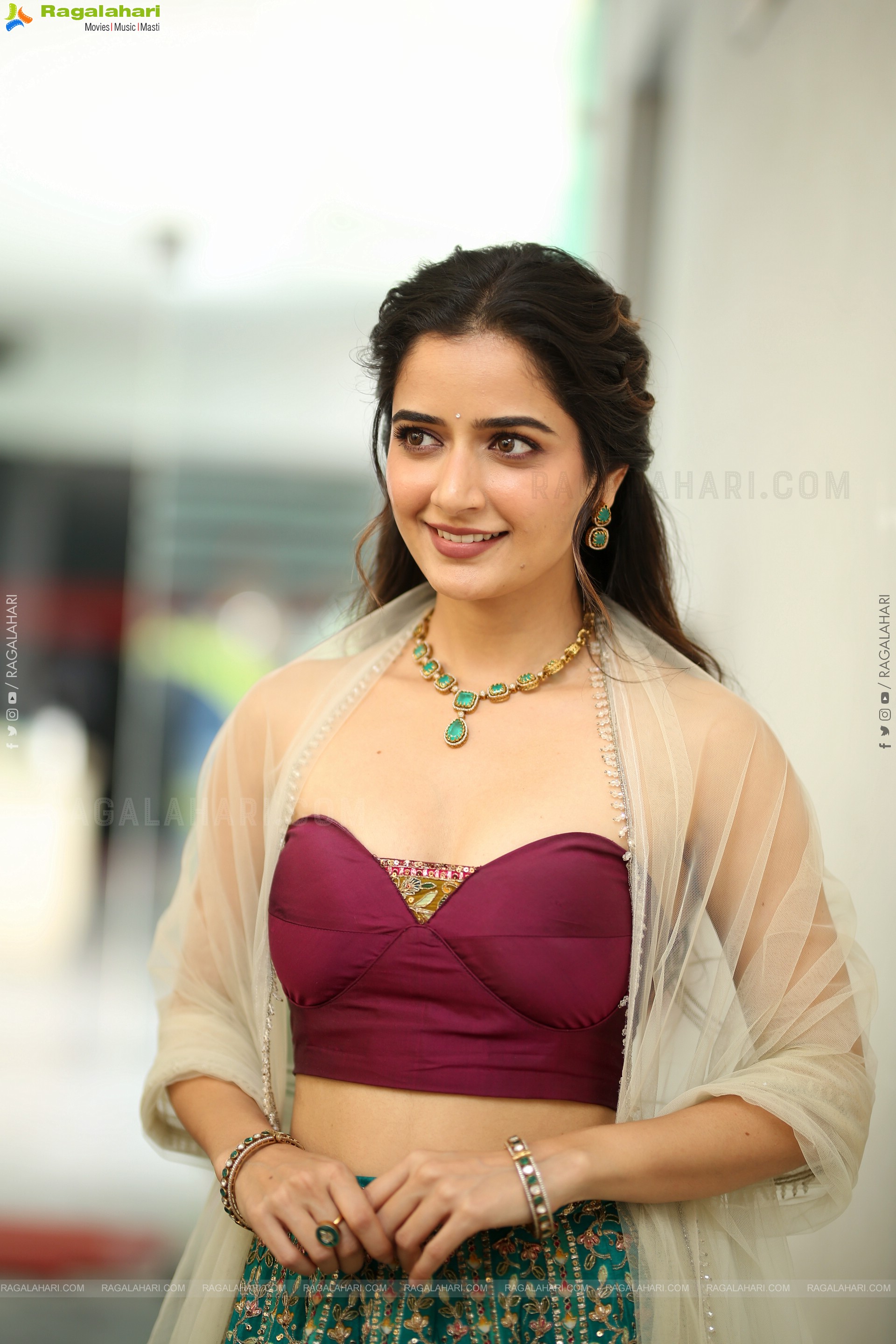 Ashika Ranganath at Bhartha Mahasayulaku Wignyapthi Interview, HD Gallery