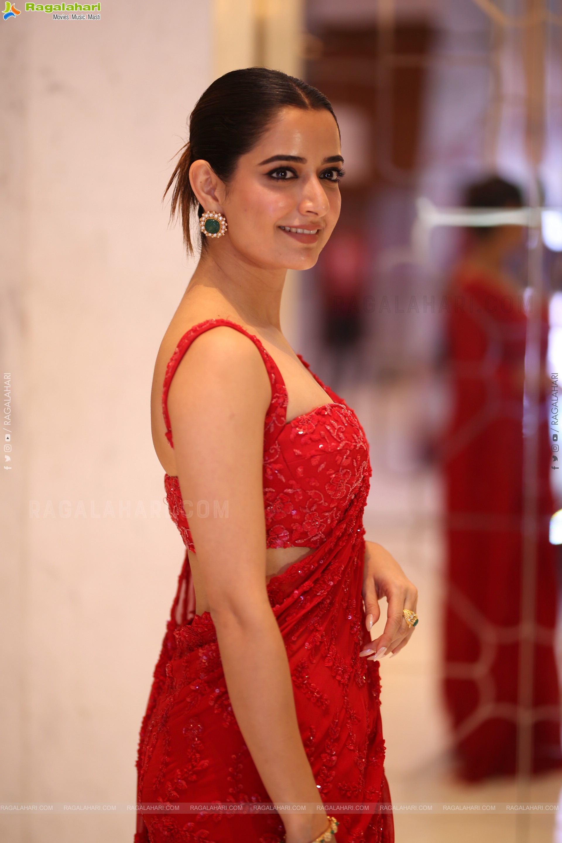 Ashika Ranganath at Bhartha Mahasayulaku Wignyapthi Prerelease, HD Gallery