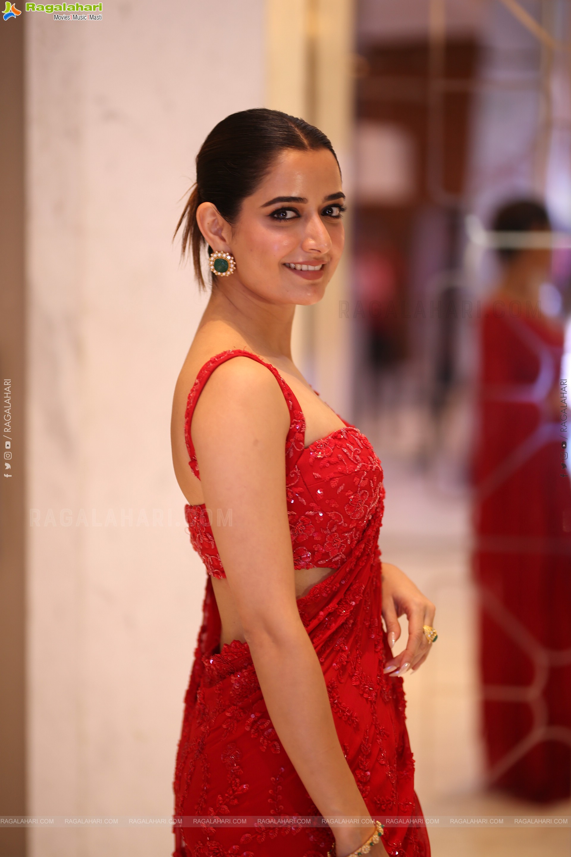 Ashika Ranganath at Bhartha Mahasayulaku Wignyapthi Prerelease, HD Gallery