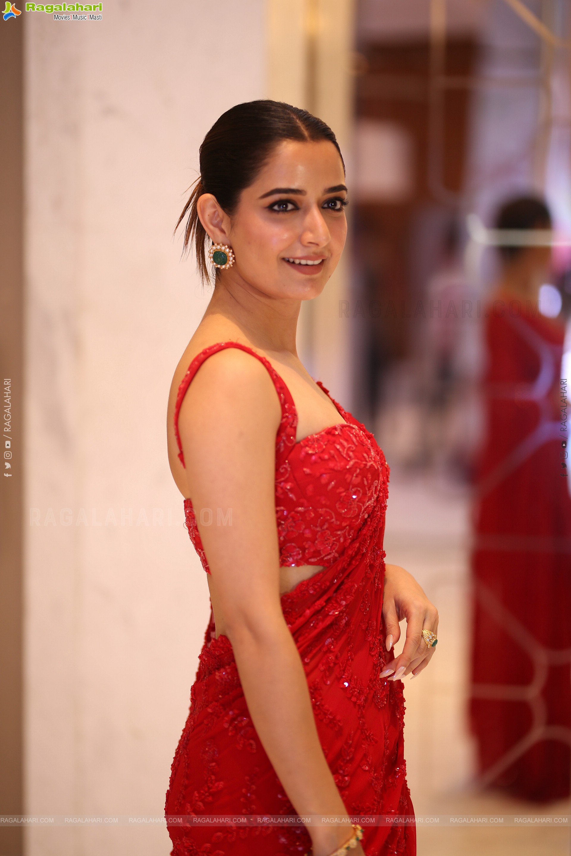 Ashika Ranganath at Bhartha Mahasayulaku Wignyapthi Prerelease, HD Gallery