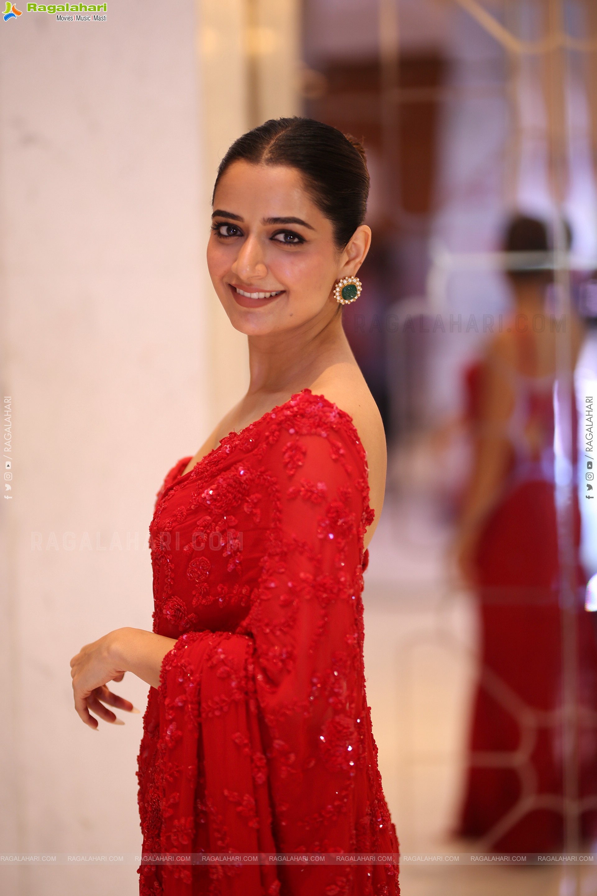 Ashika Ranganath at Bhartha Mahasayulaku Wignyapthi Prerelease, HD Gallery