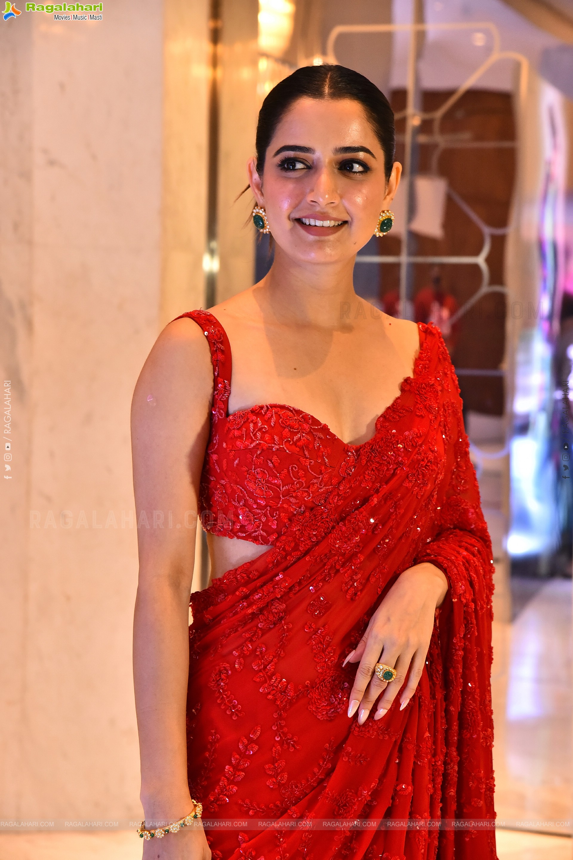 Ashika Ranganath at Bhartha Mahasayulaku Wignyapthi Prerelease, HD Gallery