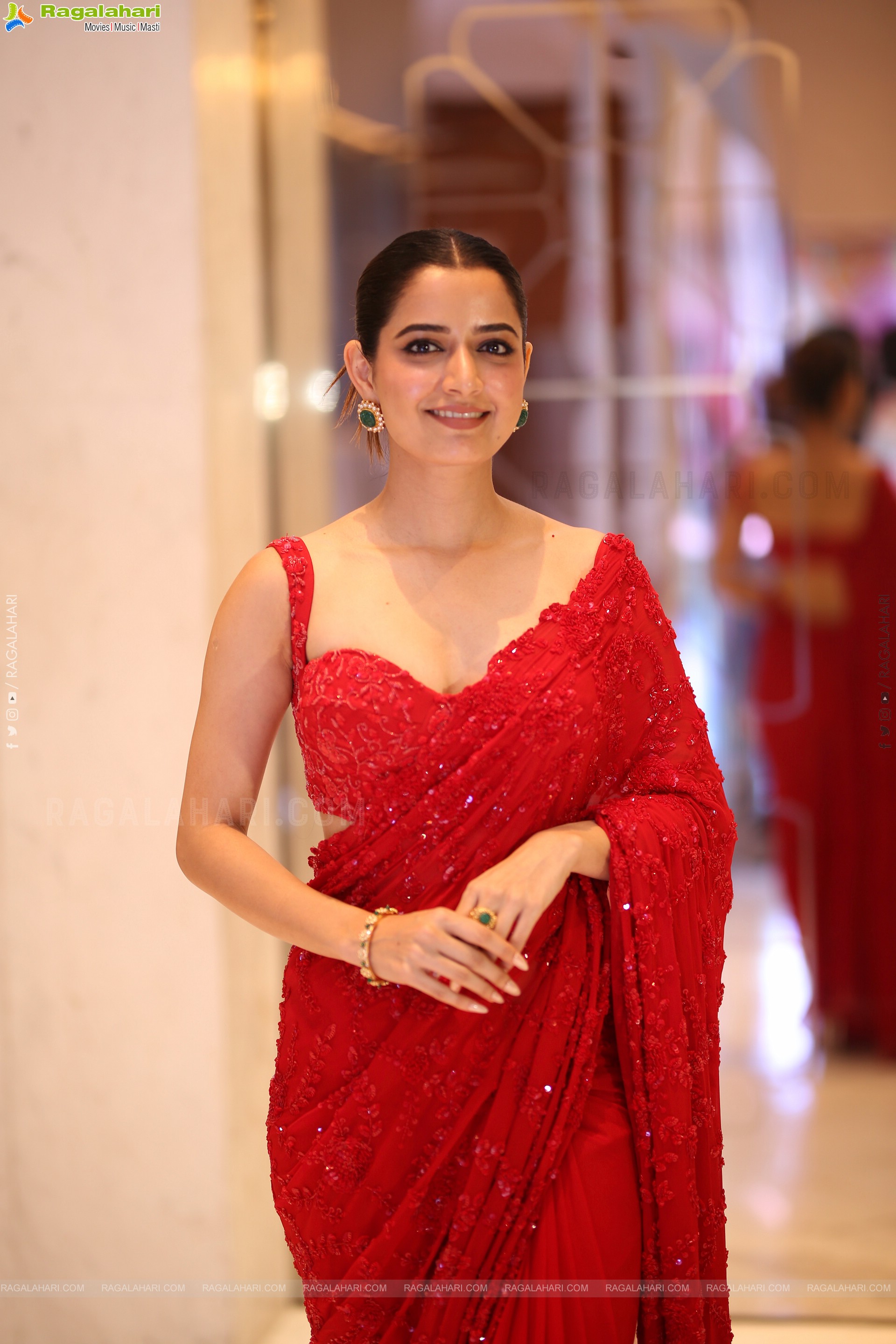 Ashika Ranganath at Bhartha Mahasayulaku Wignyapthi Prerelease, HD Gallery