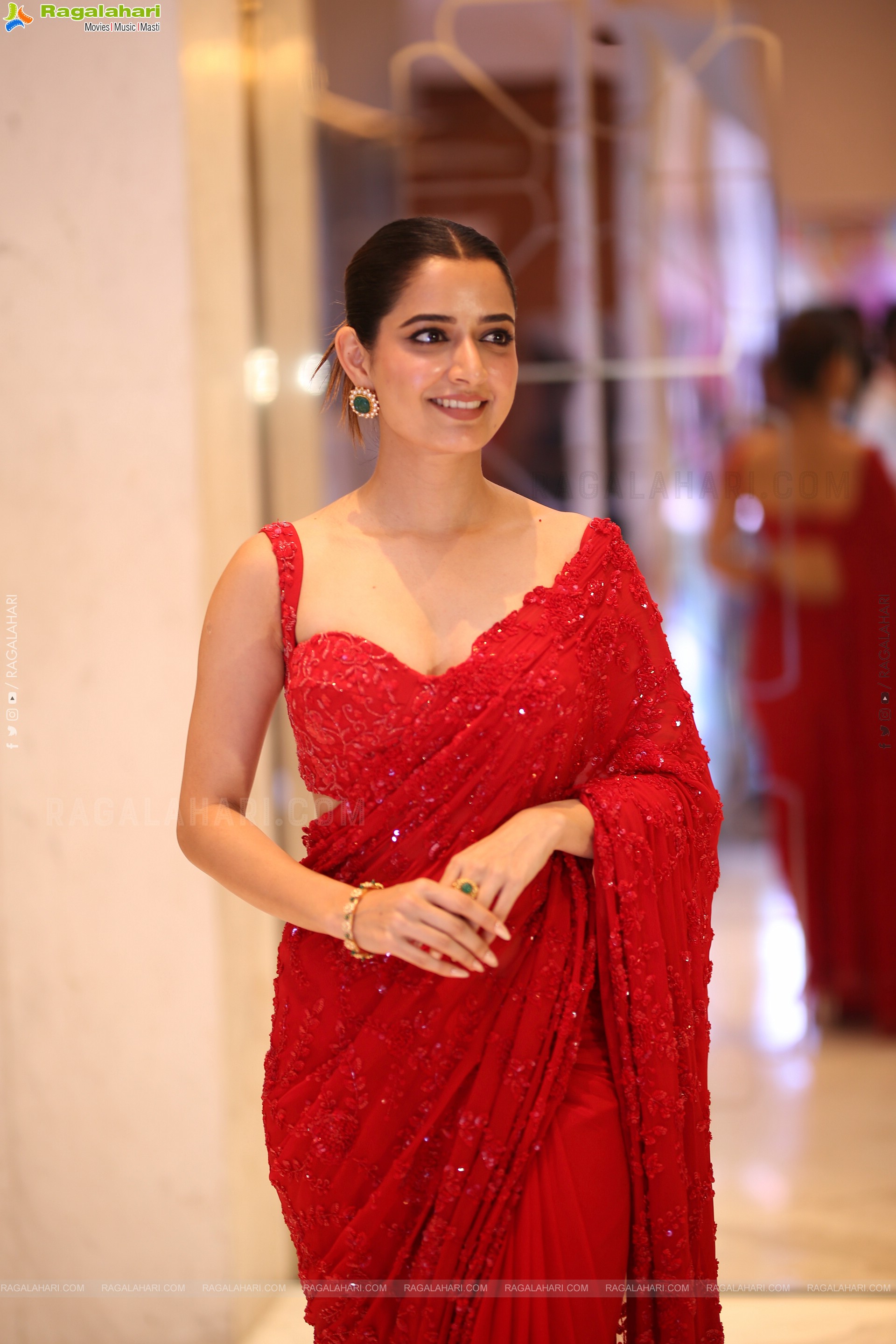 Ashika Ranganath at Bhartha Mahasayulaku Wignyapthi Prerelease, HD Gallery