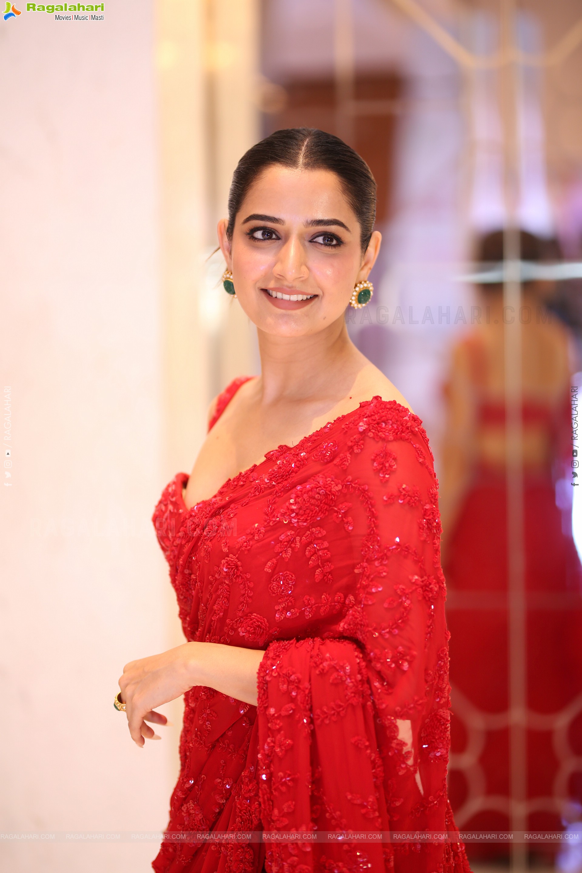 Ashika Ranganath at Bhartha Mahasayulaku Wignyapthi Prerelease, HD Gallery