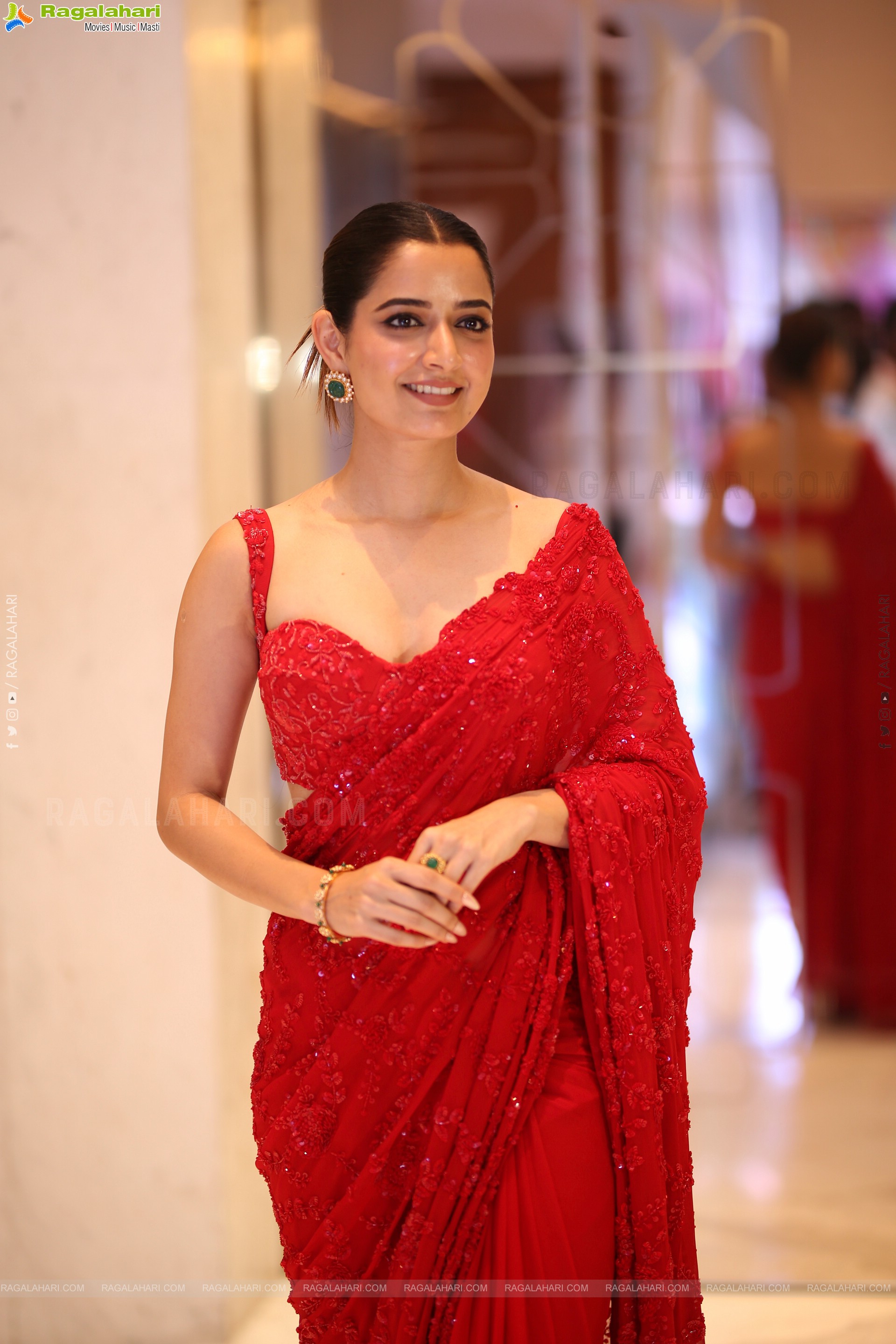 Ashika Ranganath at Bhartha Mahasayulaku Wignyapthi Prerelease, HD Gallery