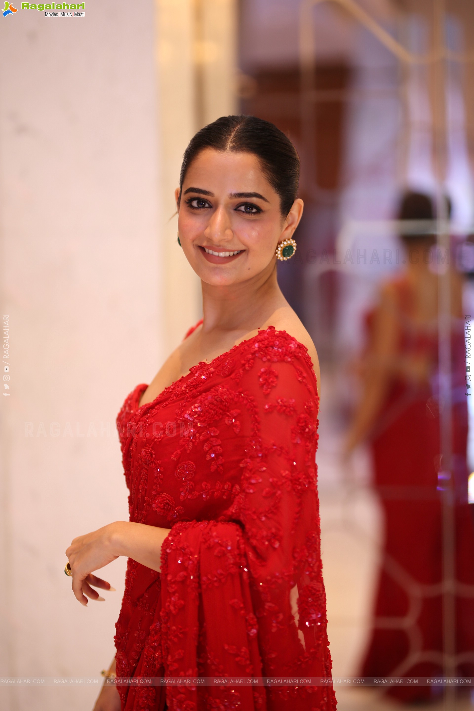 Ashika Ranganath at Bhartha Mahasayulaku Wignyapthi Prerelease, HD Gallery