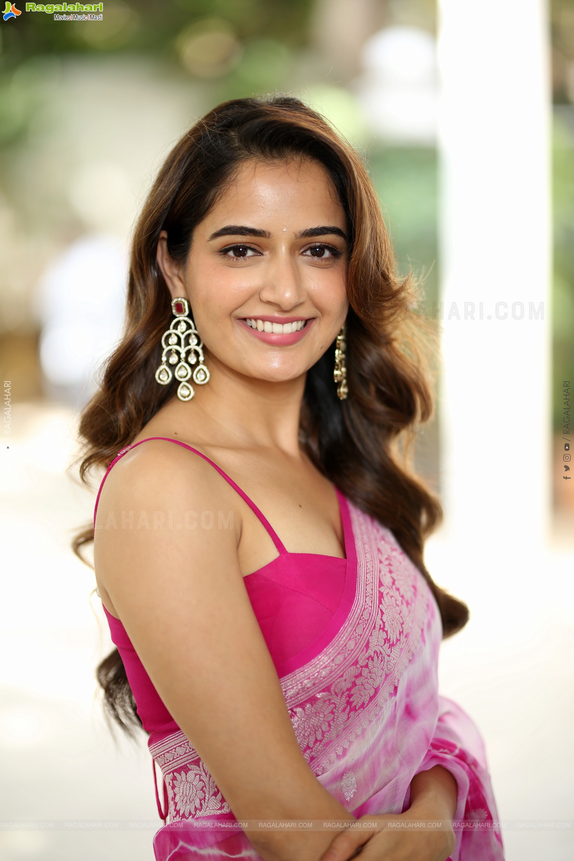 Ashika Ranganath Beautiful Stills in Saree, HD Gallery