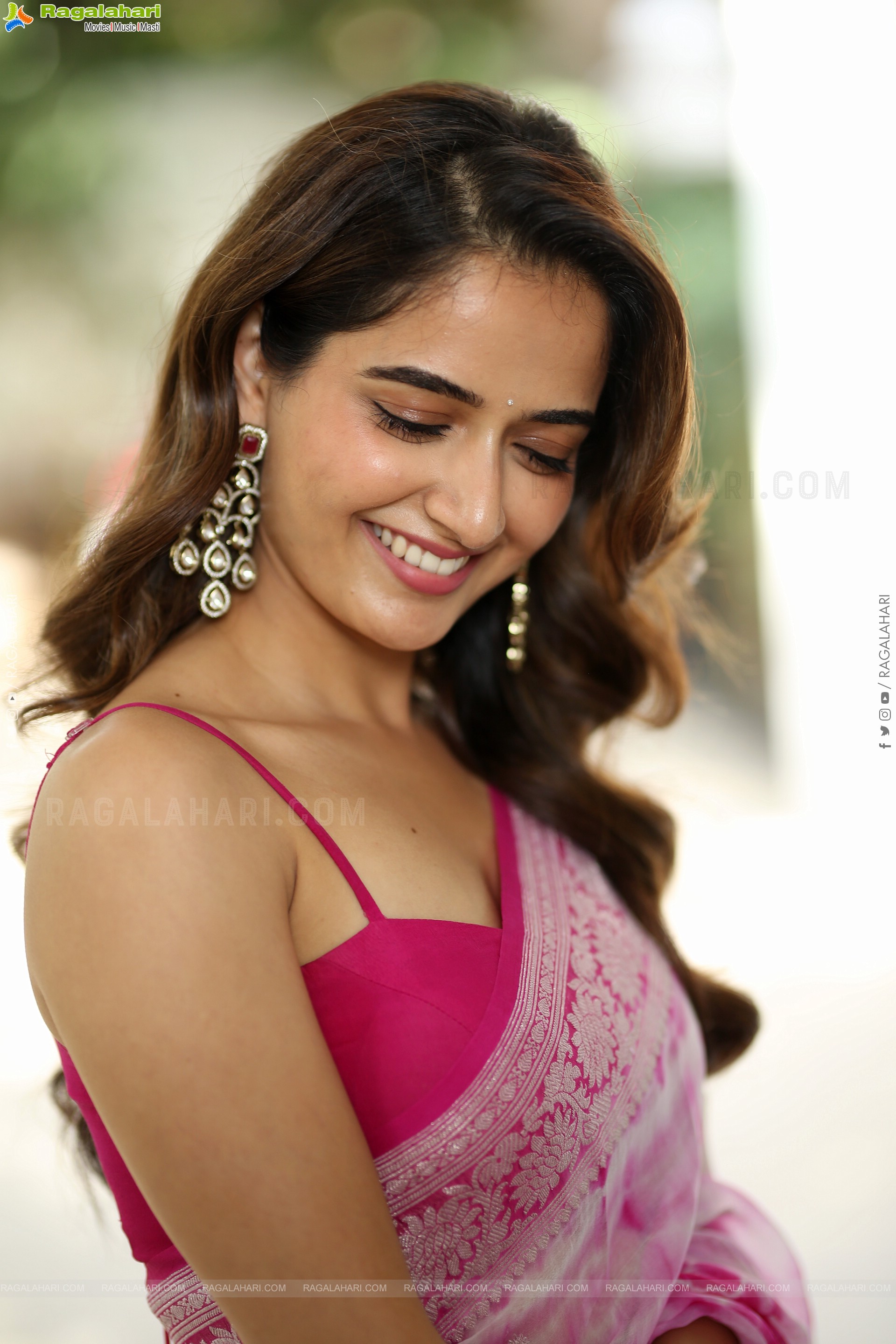 Ashika Ranganath Beautiful Stills in Saree, HD Gallery