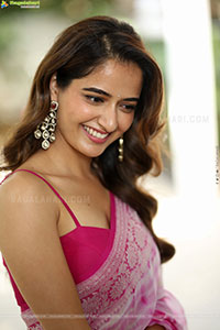 Ashika Ranganath Beautiful Stills in Saree, HD Gallery