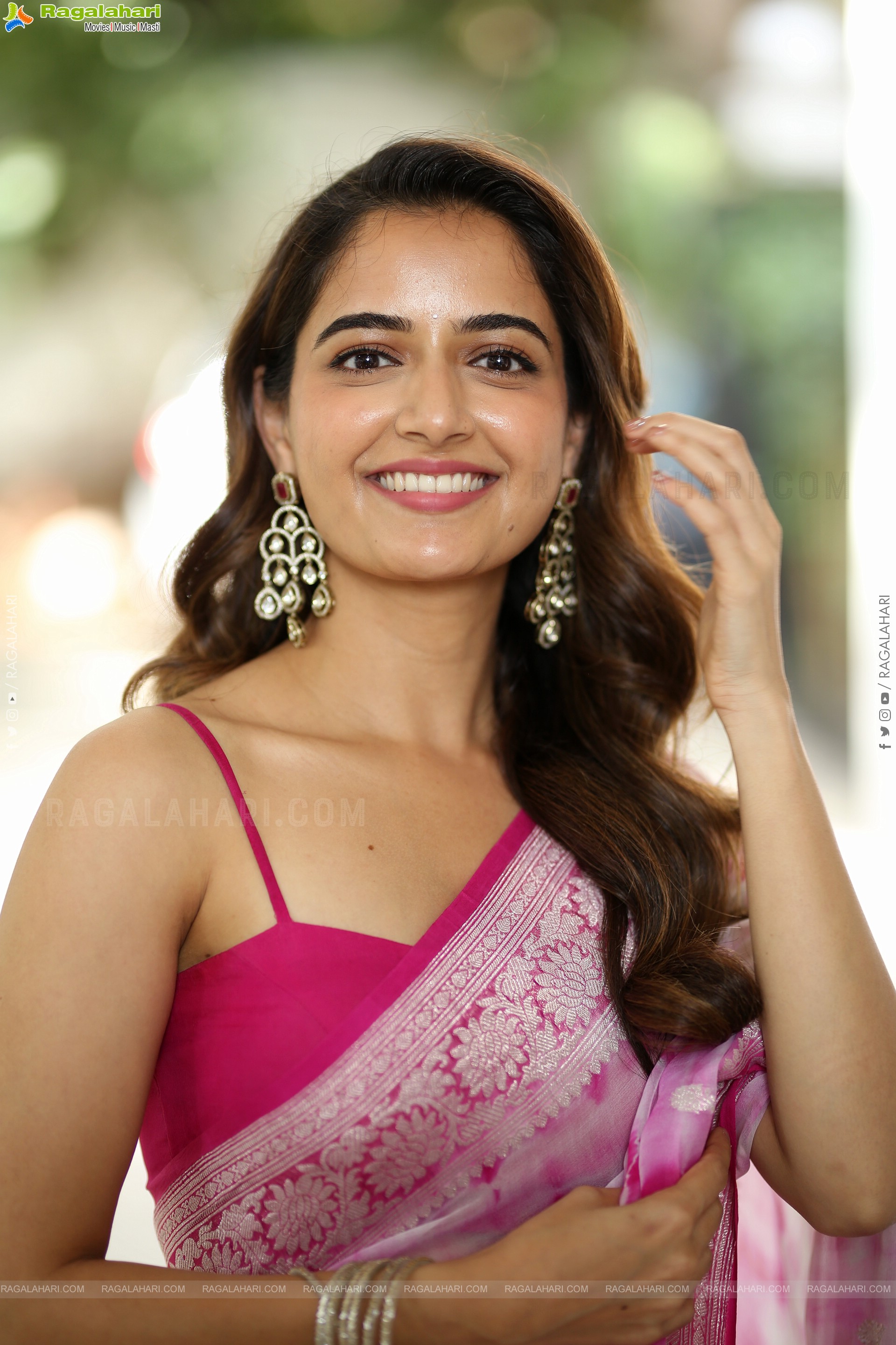 Ashika Ranganath Beautiful Stills in Saree, HD Gallery