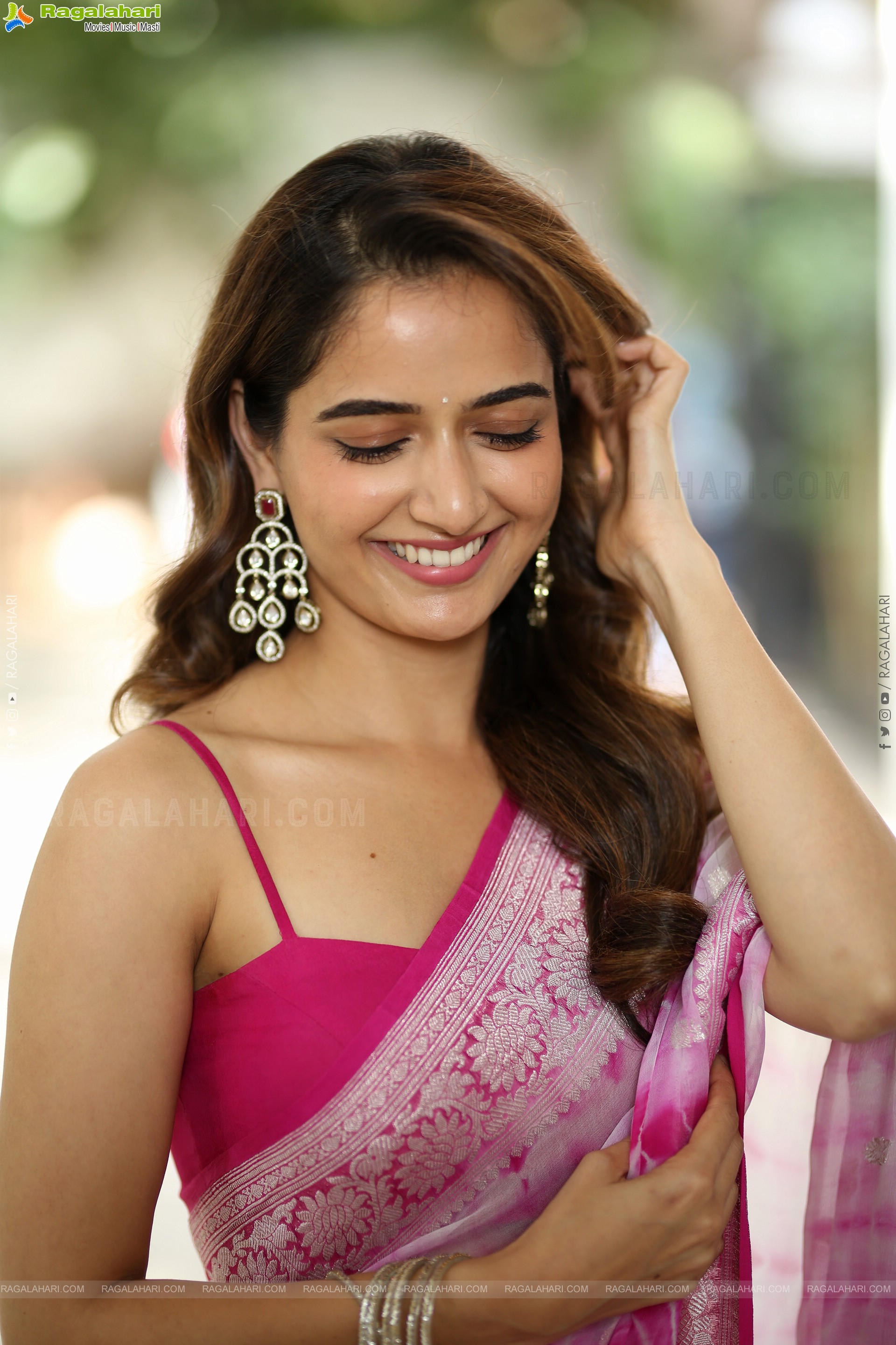 Ashika Ranganath Beautiful Stills in Saree, HD Gallery