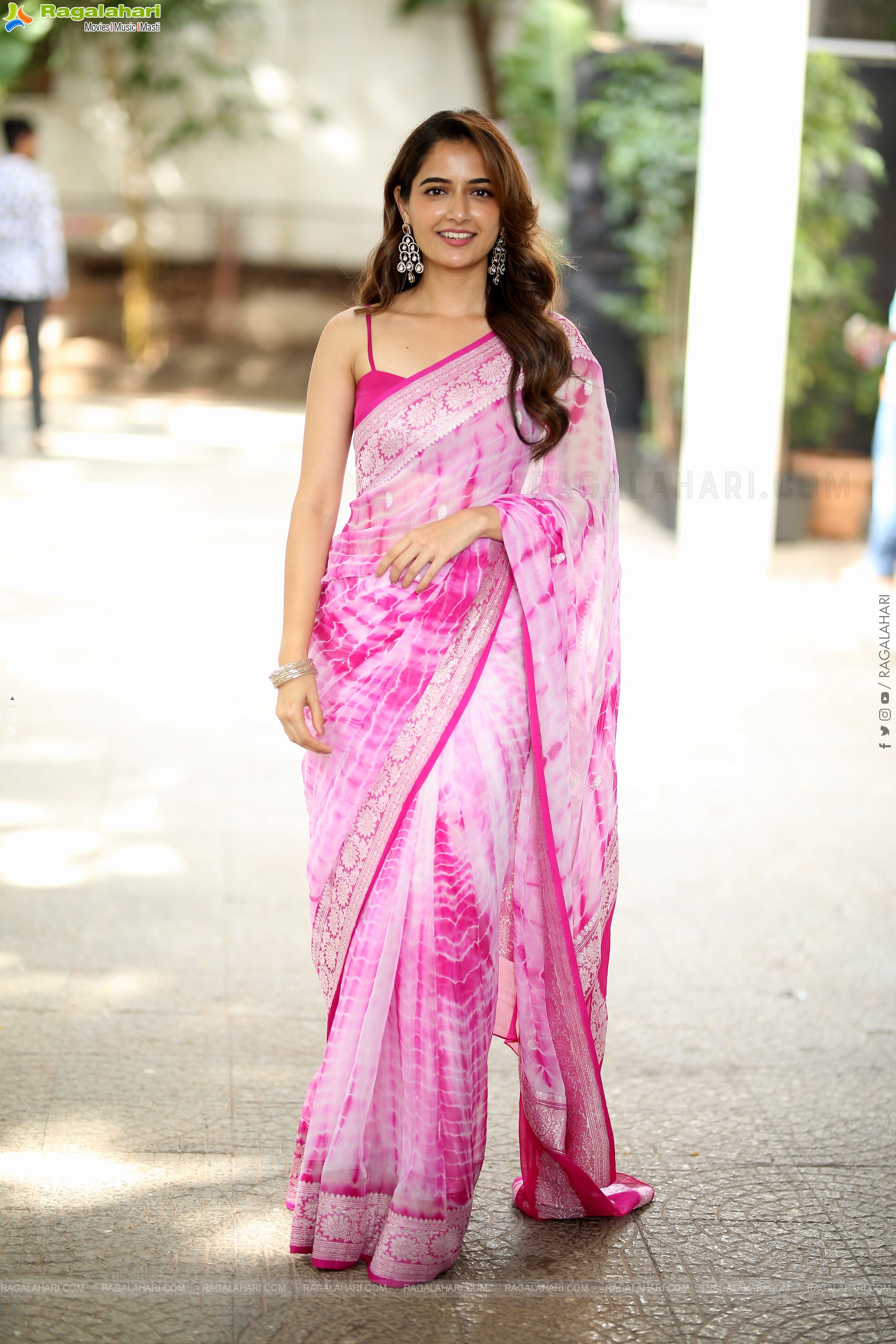 Ashika Ranganath Beautiful Stills in Saree, HD Gallery