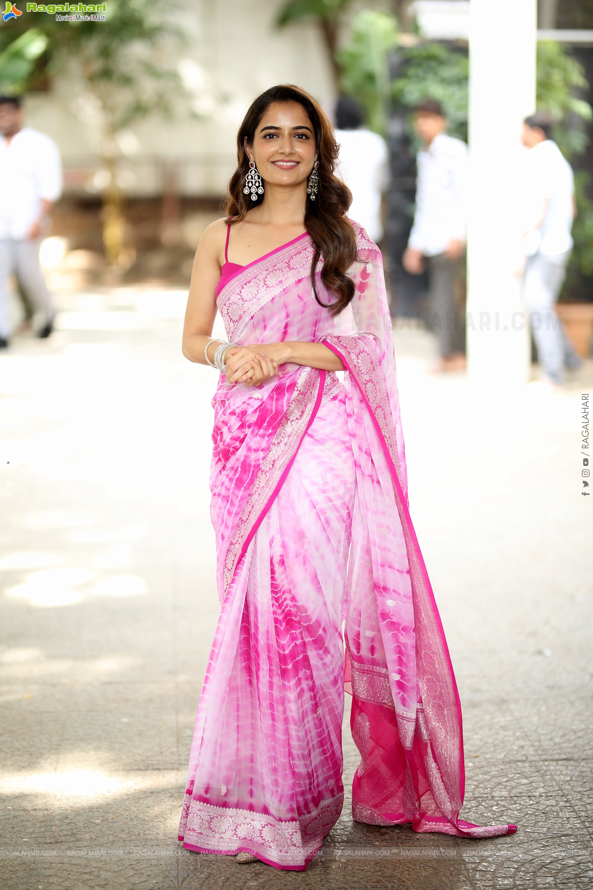 Ashika Ranganath Beautiful Stills in Saree, HD Gallery