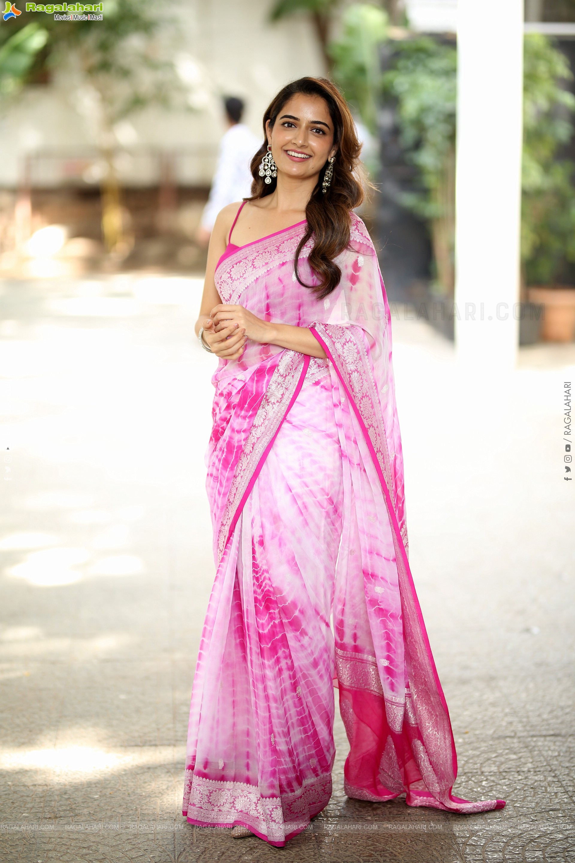 Ashika Ranganath Beautiful Stills in Saree, HD Gallery
