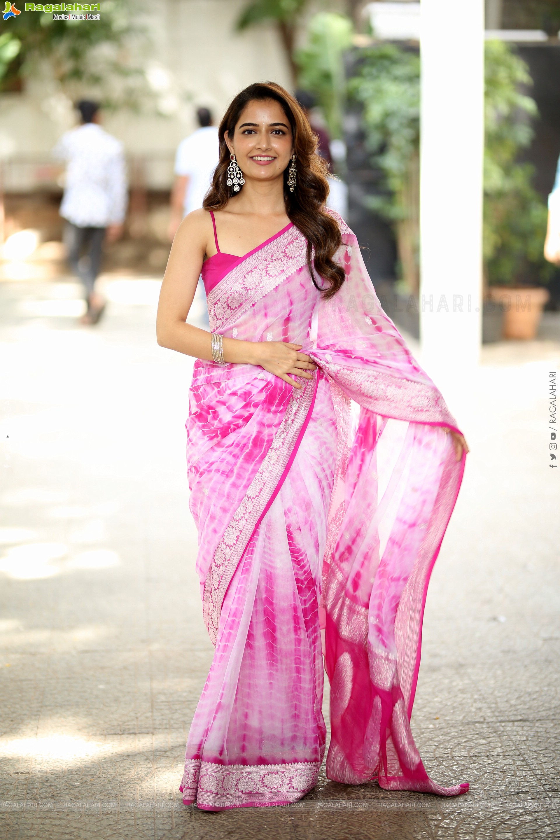 Ashika Ranganath Beautiful Stills in Saree, HD Gallery