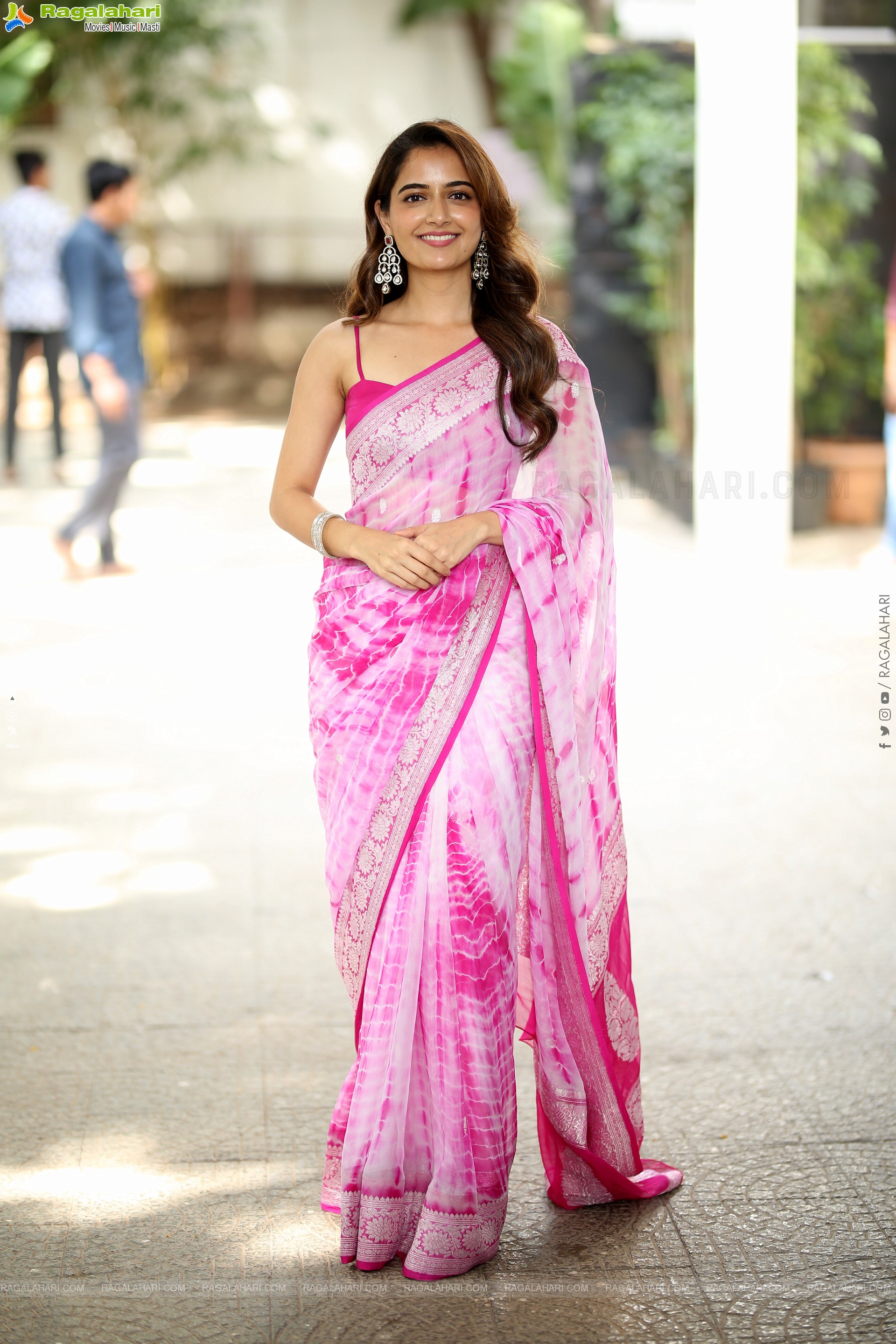 Ashika Ranganath Beautiful Stills in Saree, HD Gallery