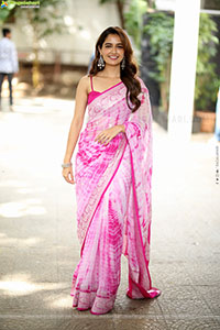 Ashika Ranganath Beautiful Stills in Saree, HD Gallery
