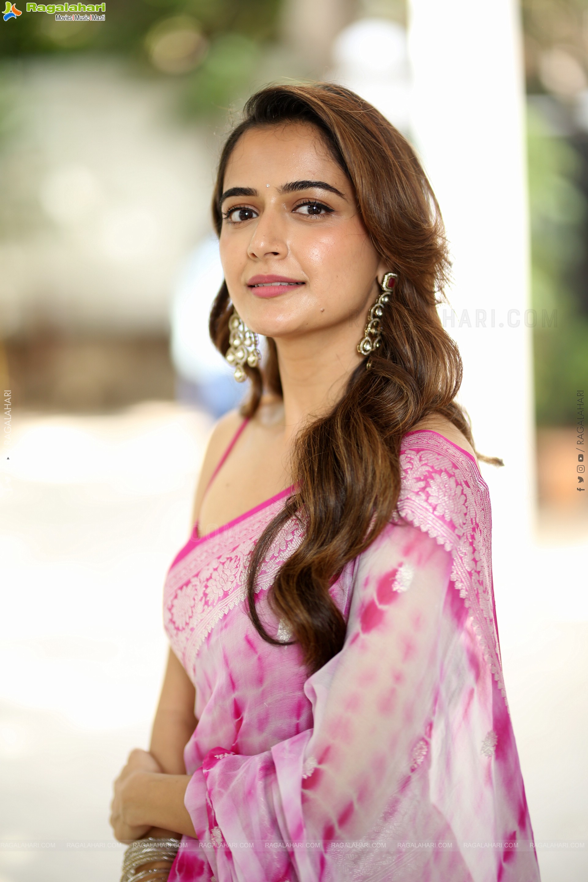 Ashika Ranganath Beautiful Stills in Saree, HD Gallery